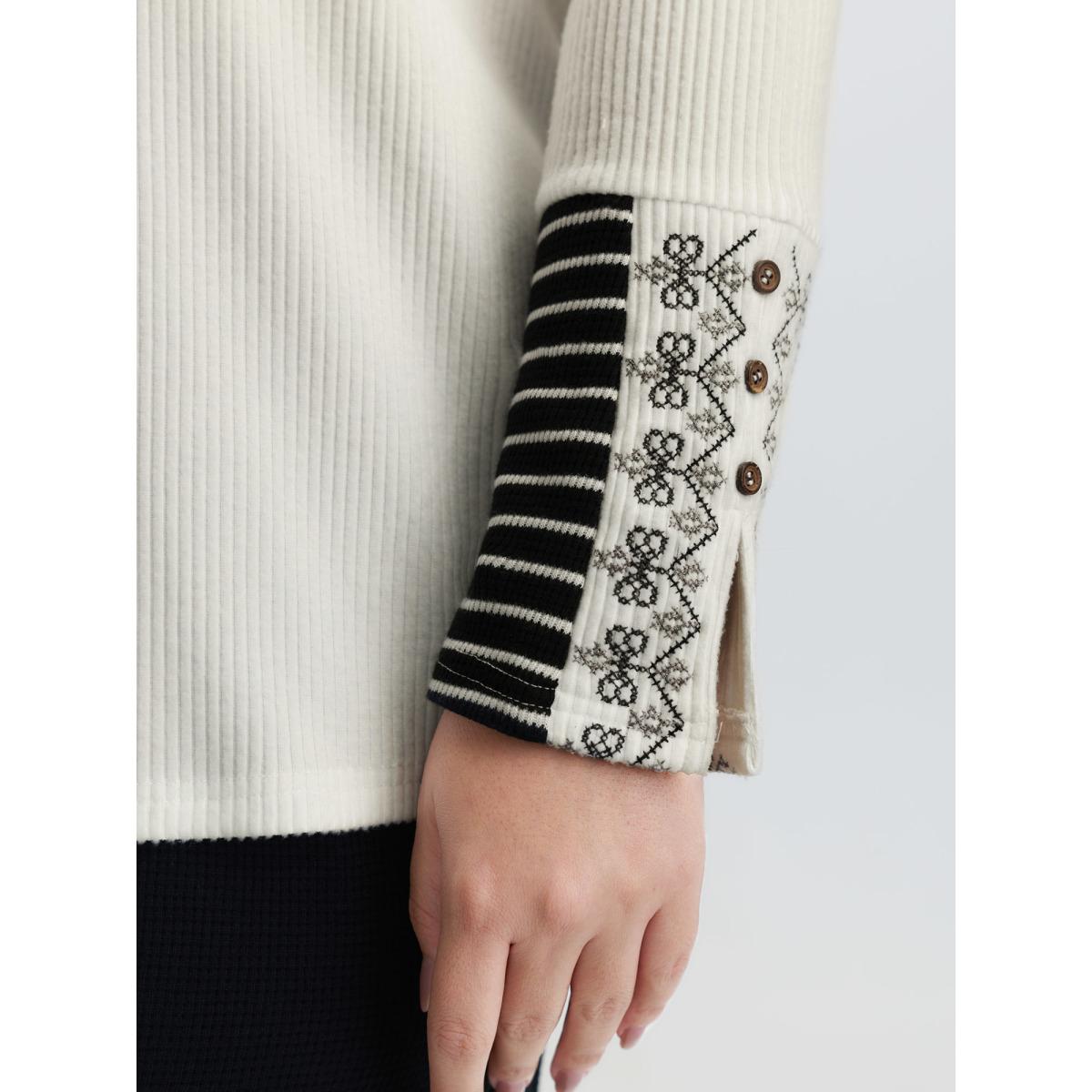 Plus Size Embroidered Sleeve Color Contrast T-Shirt Originalwhite Women Leisure Contrast Round Neck Casual T-shirts BloomChic 28/5X Product Image