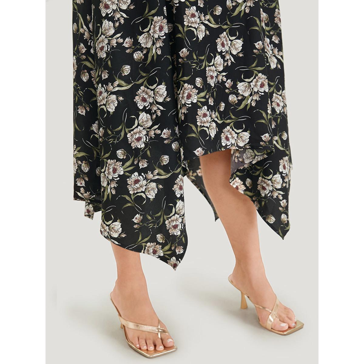 Plus Size Floral Print Pocket Elastic Waist Hanky Hem Skirt Women BlackFlower Elegant Printed No stretch Dailywear Skirts BloomChic 26/4X Product Image