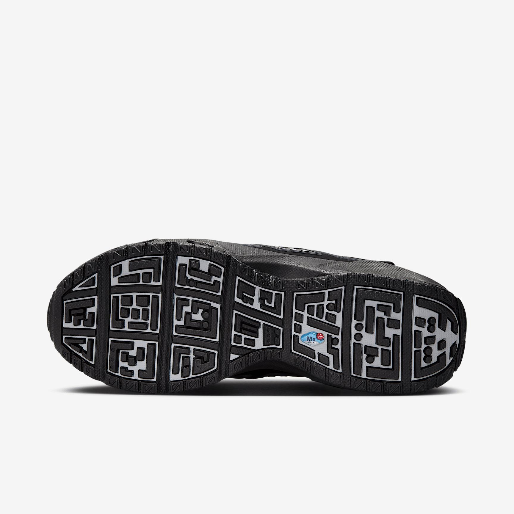 Nike Womens Air Max SNDR Shoes | FZ2068-001 Product Image