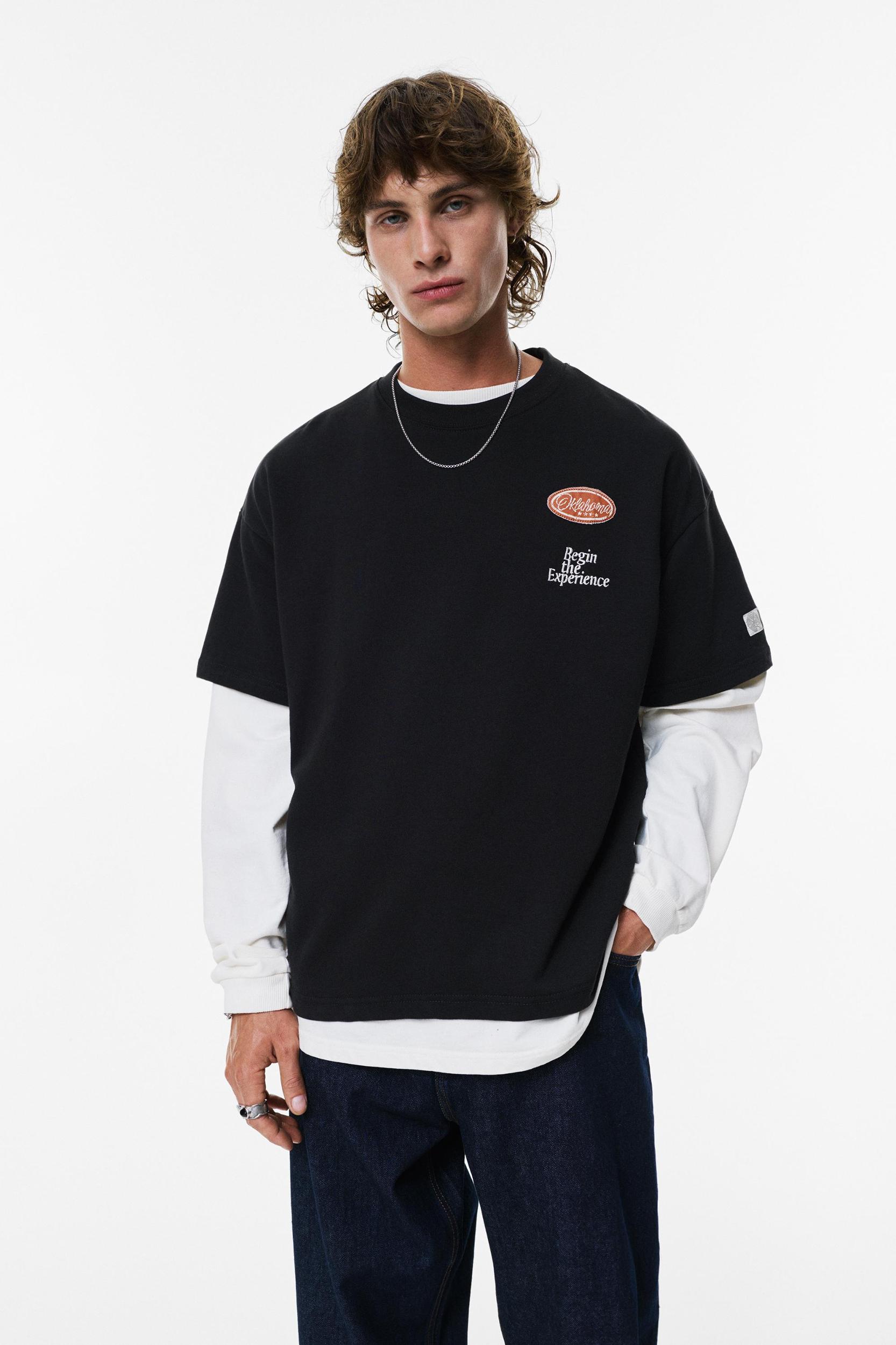 Short sleeve sweatshirt with patch Product Image