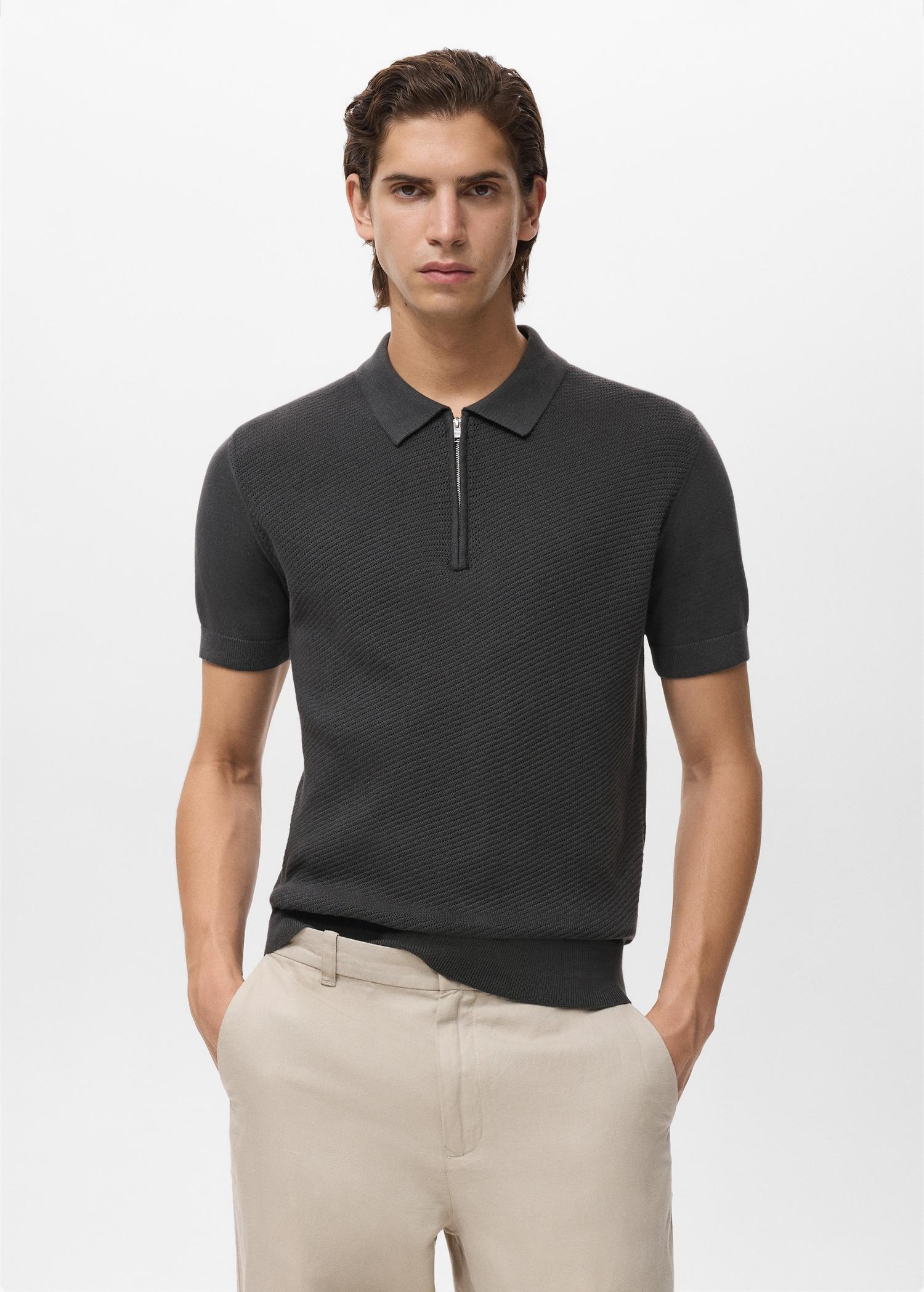 Openwork knitted polo shirt with zipper - Men | MANGO USA Product Image