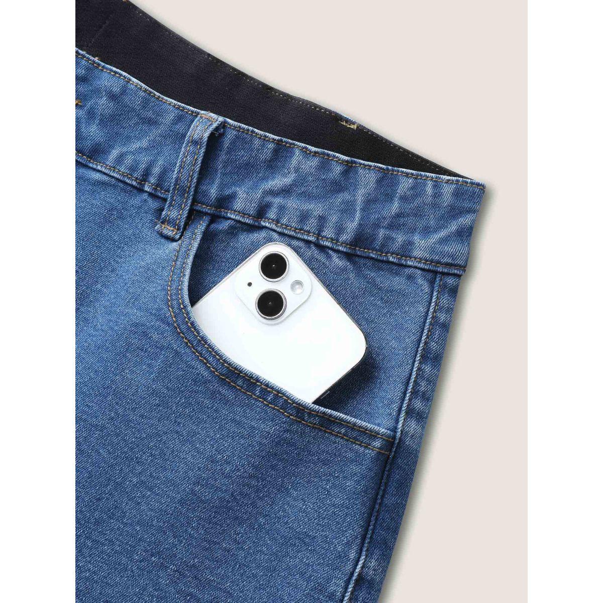 Plus Size Pull-On Stretchy Waist Denim Shorts Women Denimblue Medium stretch Casual Slanted pocket Casual Denim Shorts BloomChic 26/4X Product Image