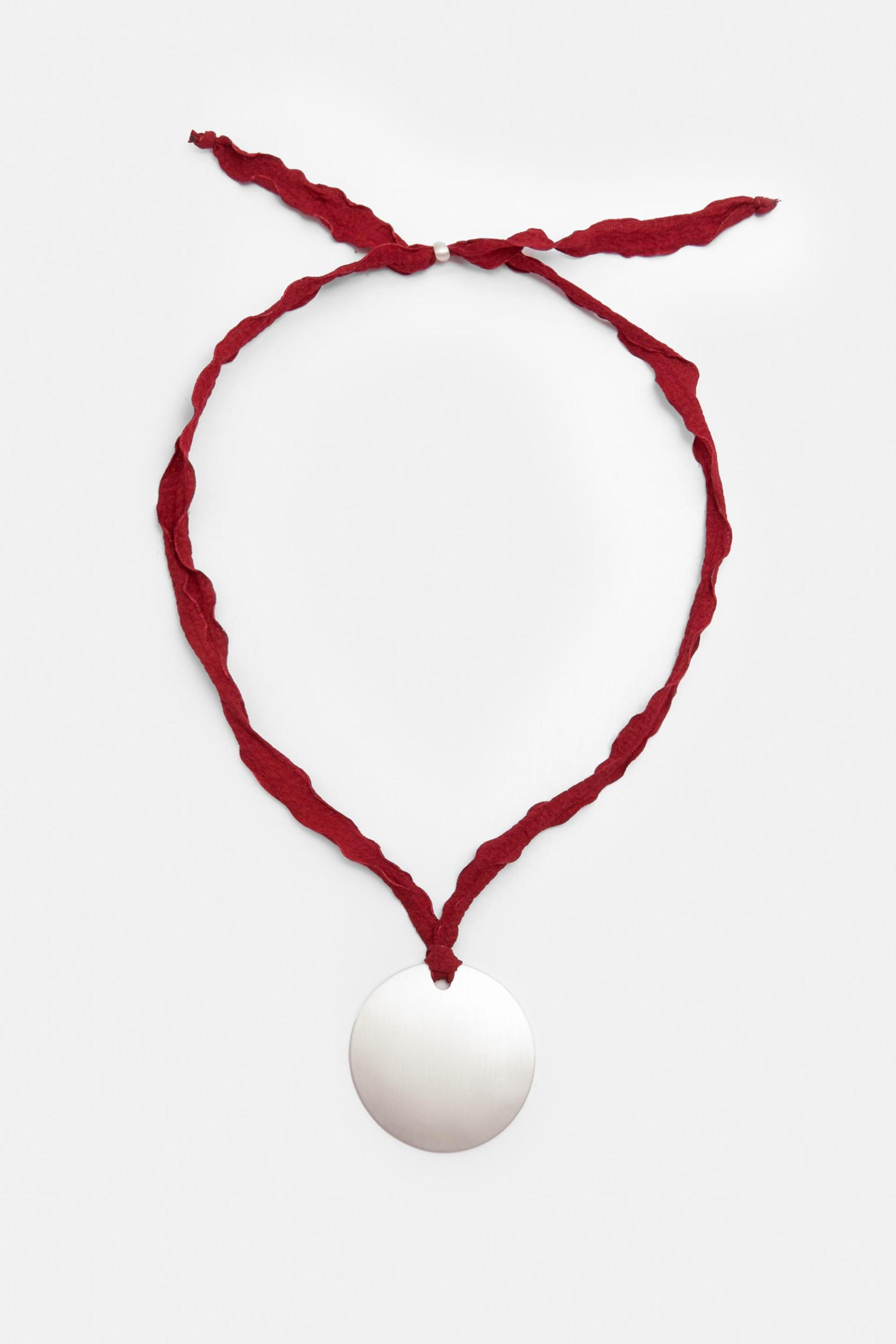 Metallic pendant necklace Product Image