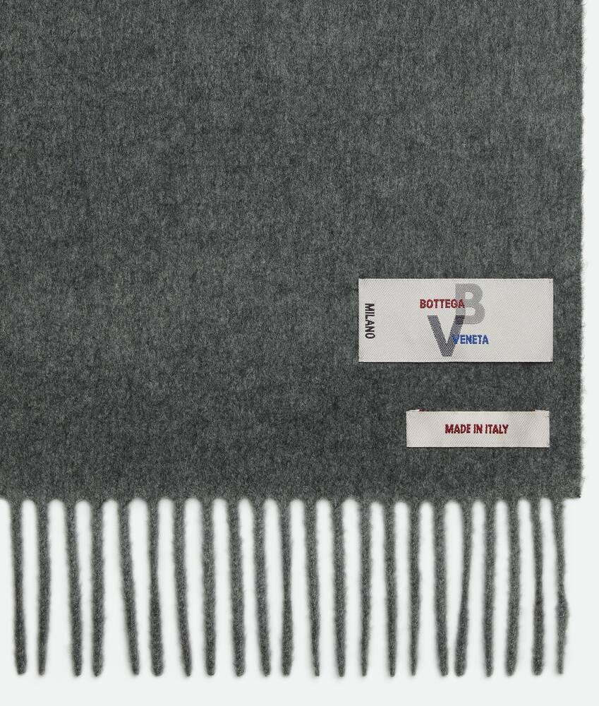 Women's Cashmere Scarf in Mid grey Product Image