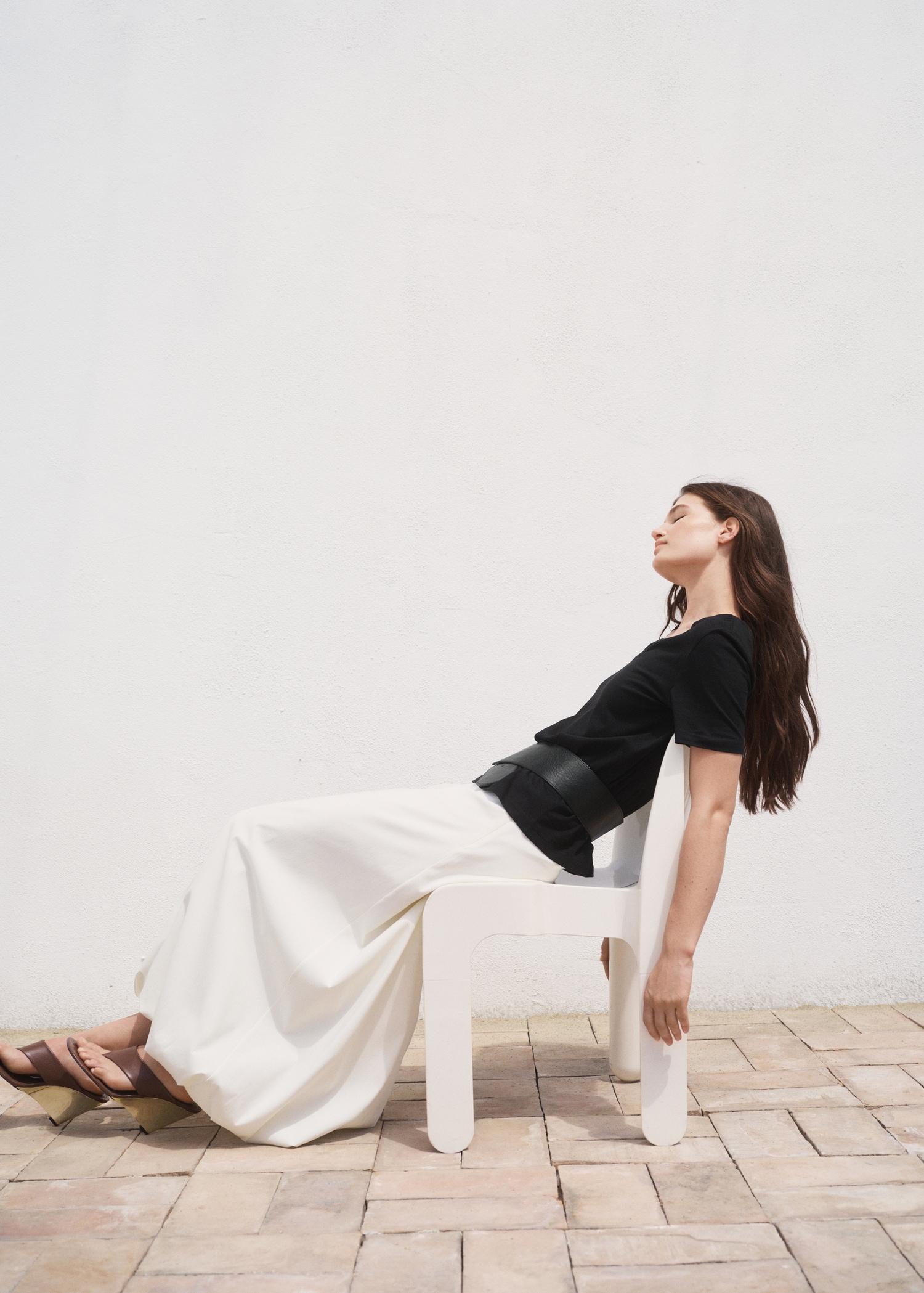 V-neck cotton T-shirt - Women | MANGO USA Product Image