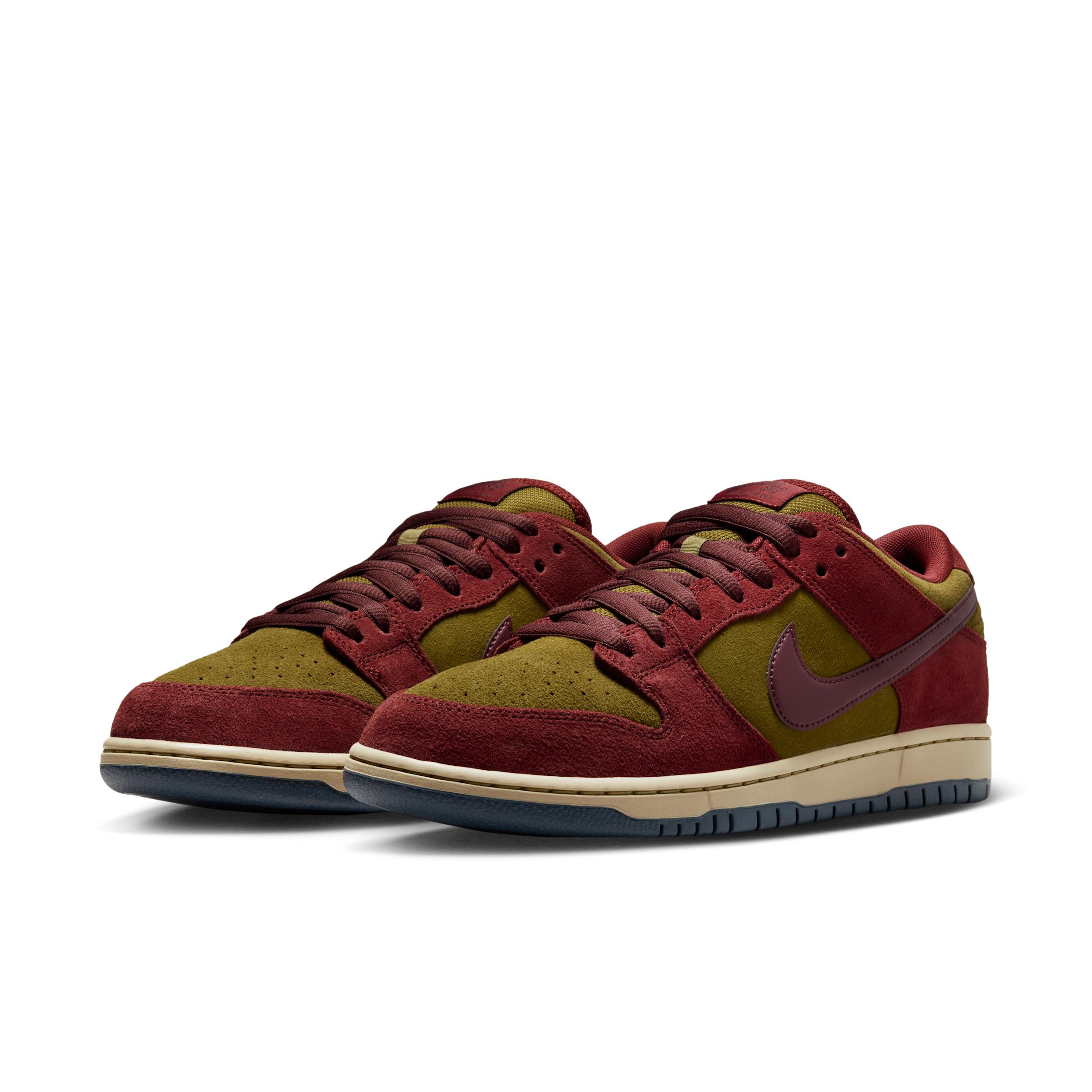 Men's Nike SB Dunk Low Pro Skate Shoes Product Image