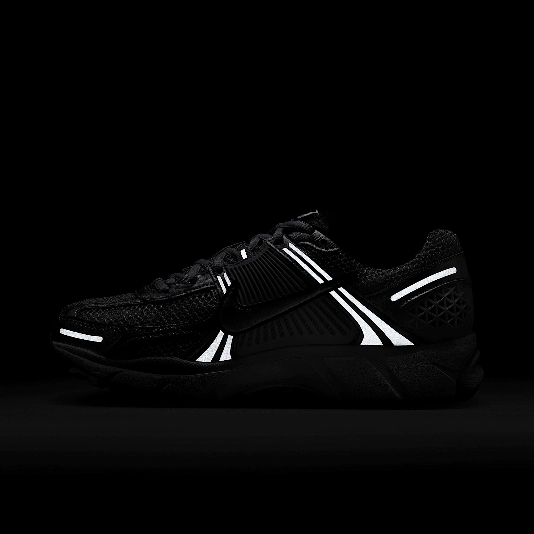 Nike Womens Zoom Vomero 5 Shoes | IB7253-500 Product Image