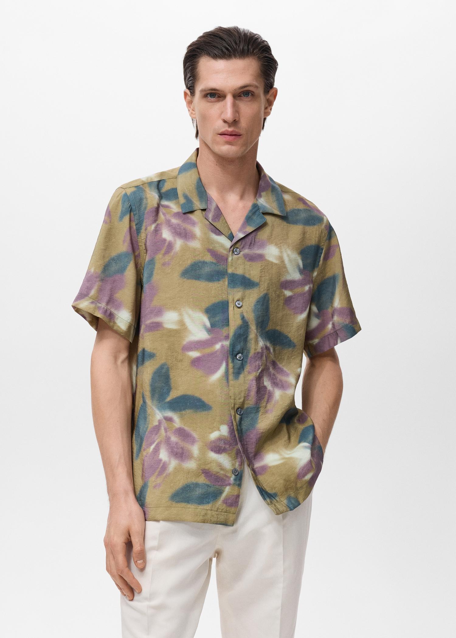 Printed short-sleeved shirt - Men | MANGO USA Product Image