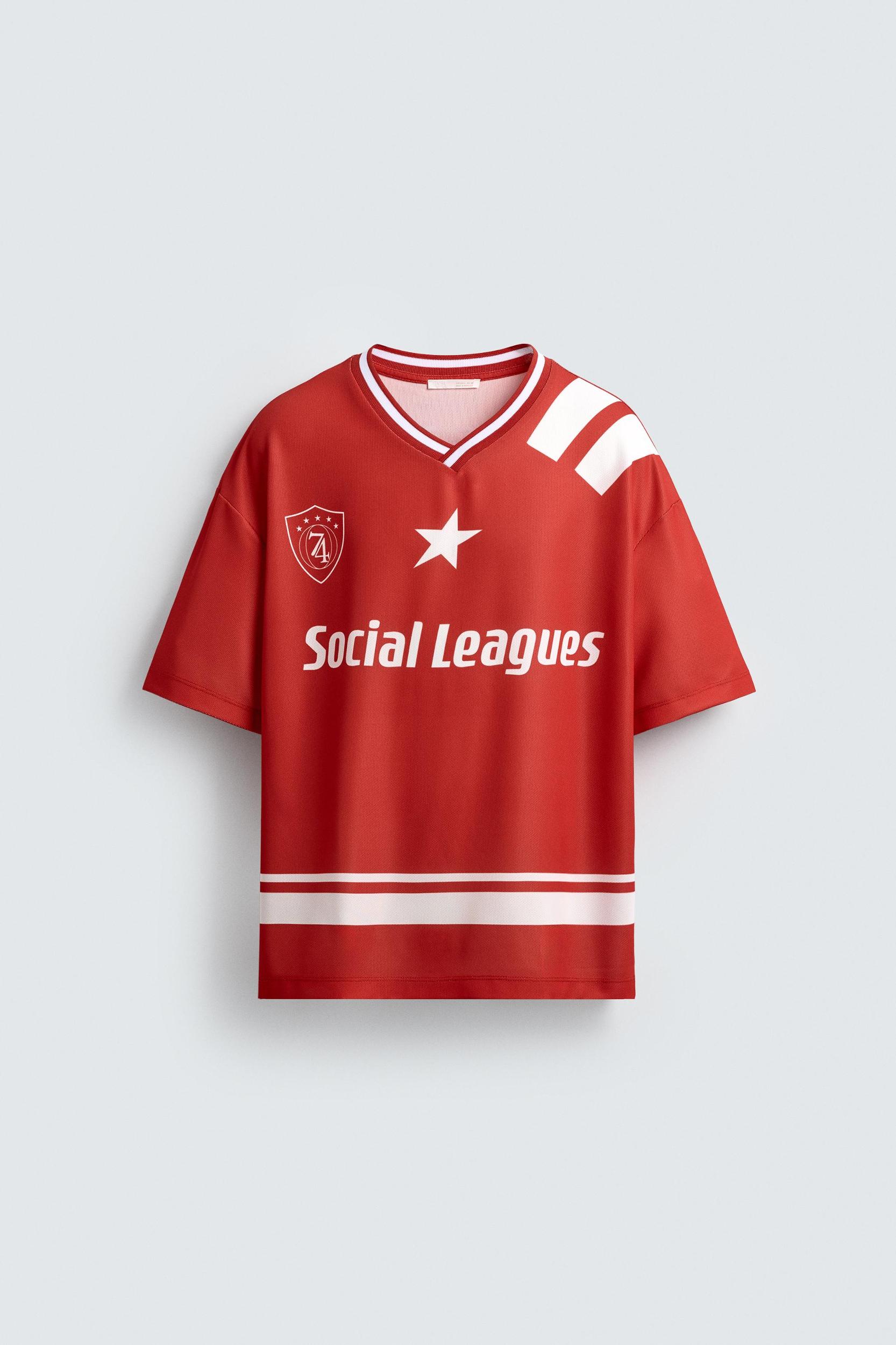 RETRO FOOTBALL PRINT T-SHIRT Product Image