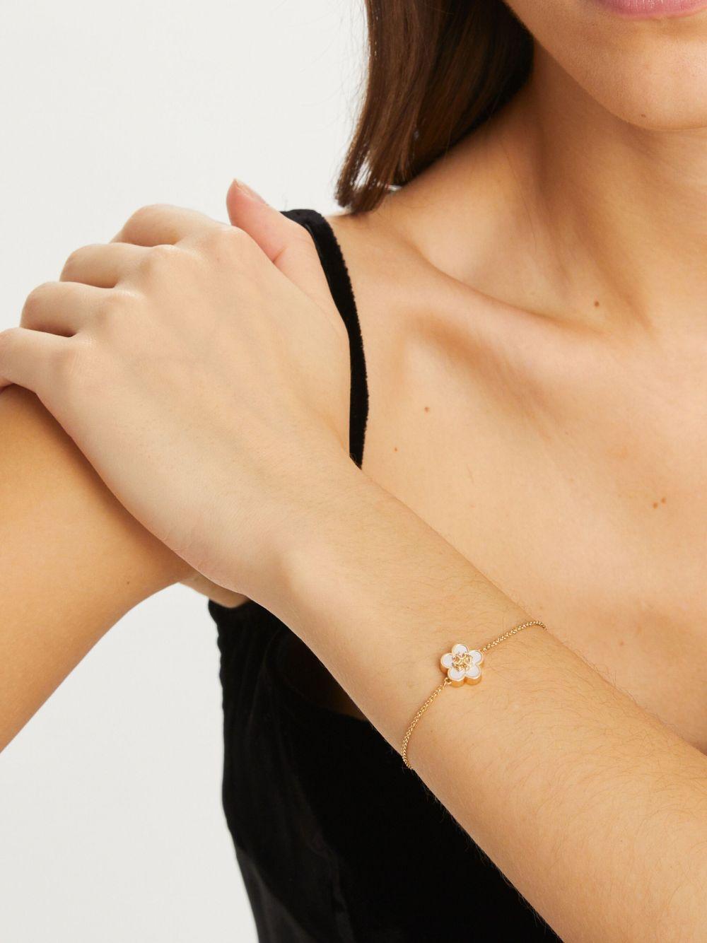 Kira Flower bracelet Product Image