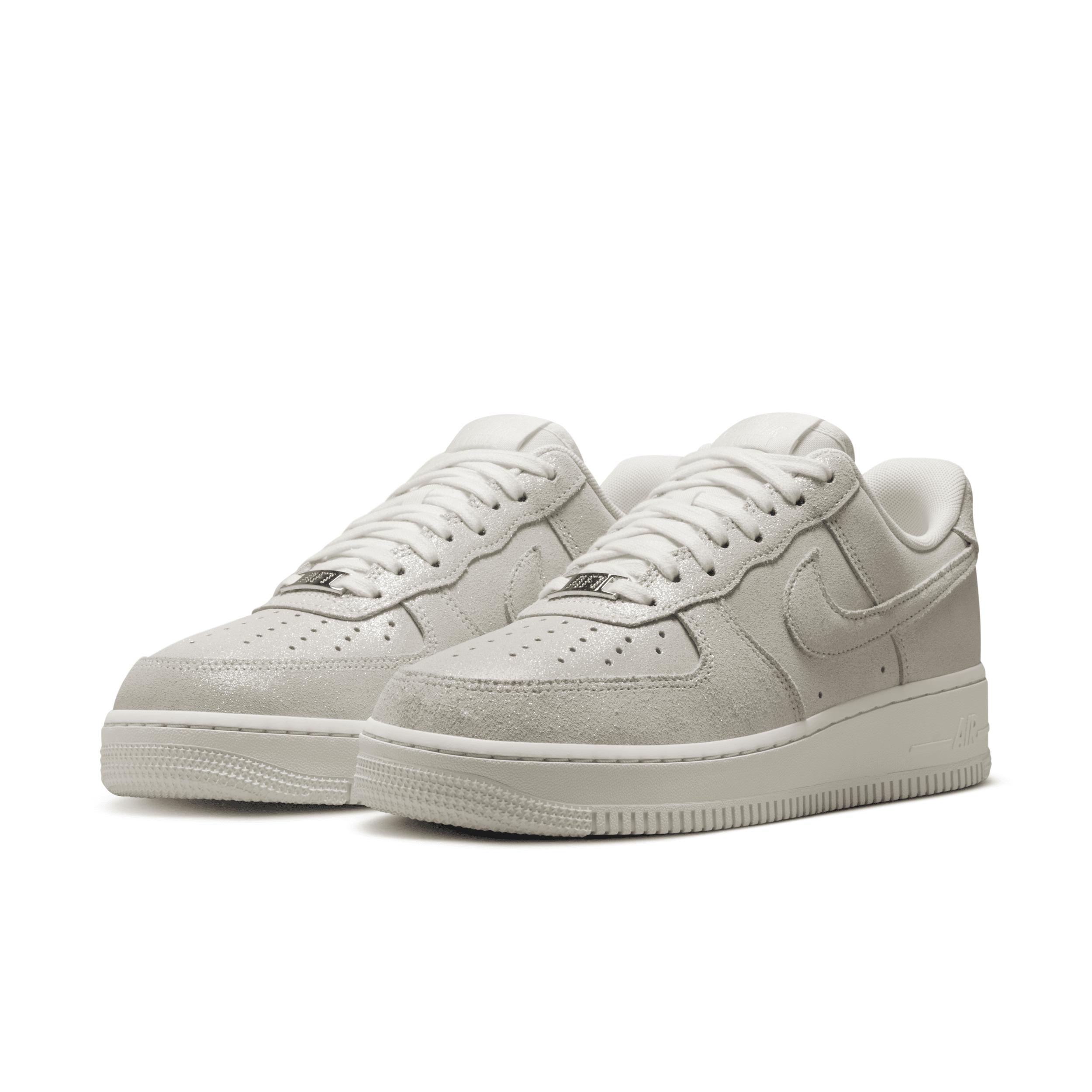 Nike Womens Air Force 1 07 SE Shoes | HQ3499-100 Product Image