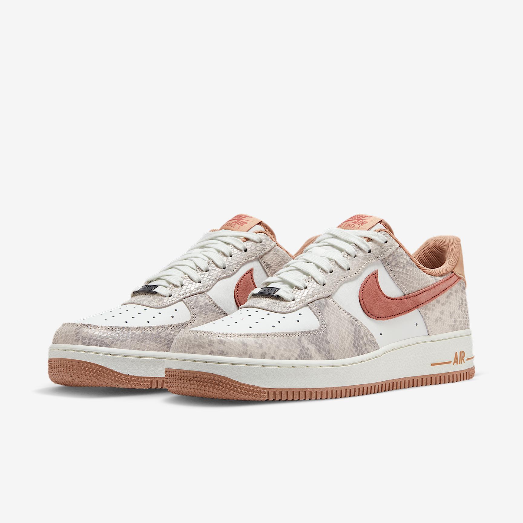 Nike Men's Air Force 1 '07 LV8 Shoes Product Image