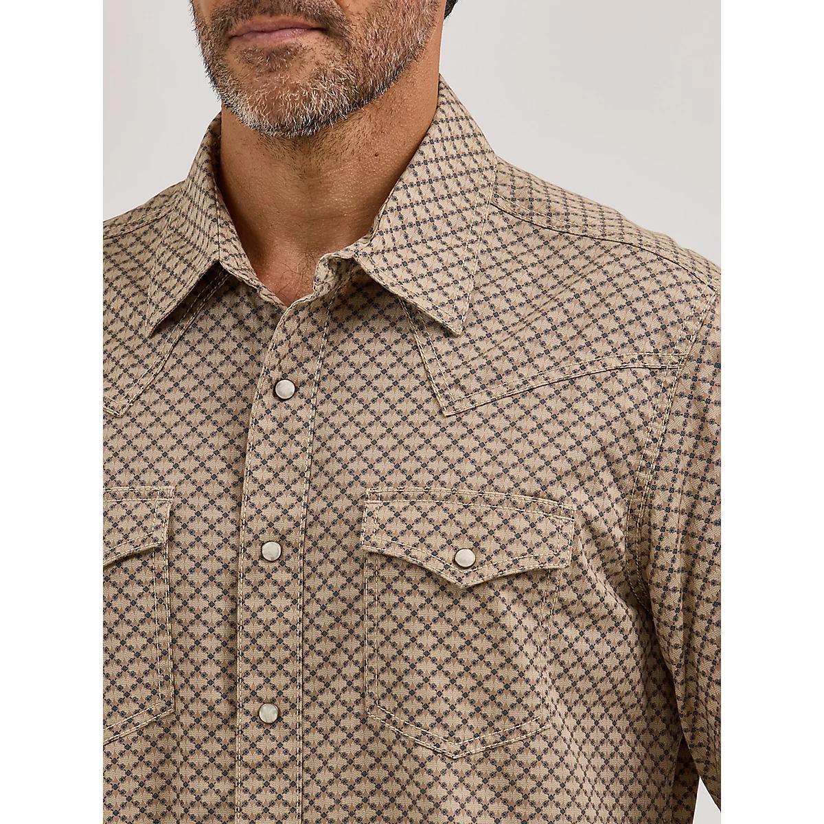 Men's Wrangler® Retro® Premium Long Sleeve Western Snap Printed Shirt in Scale Product Image