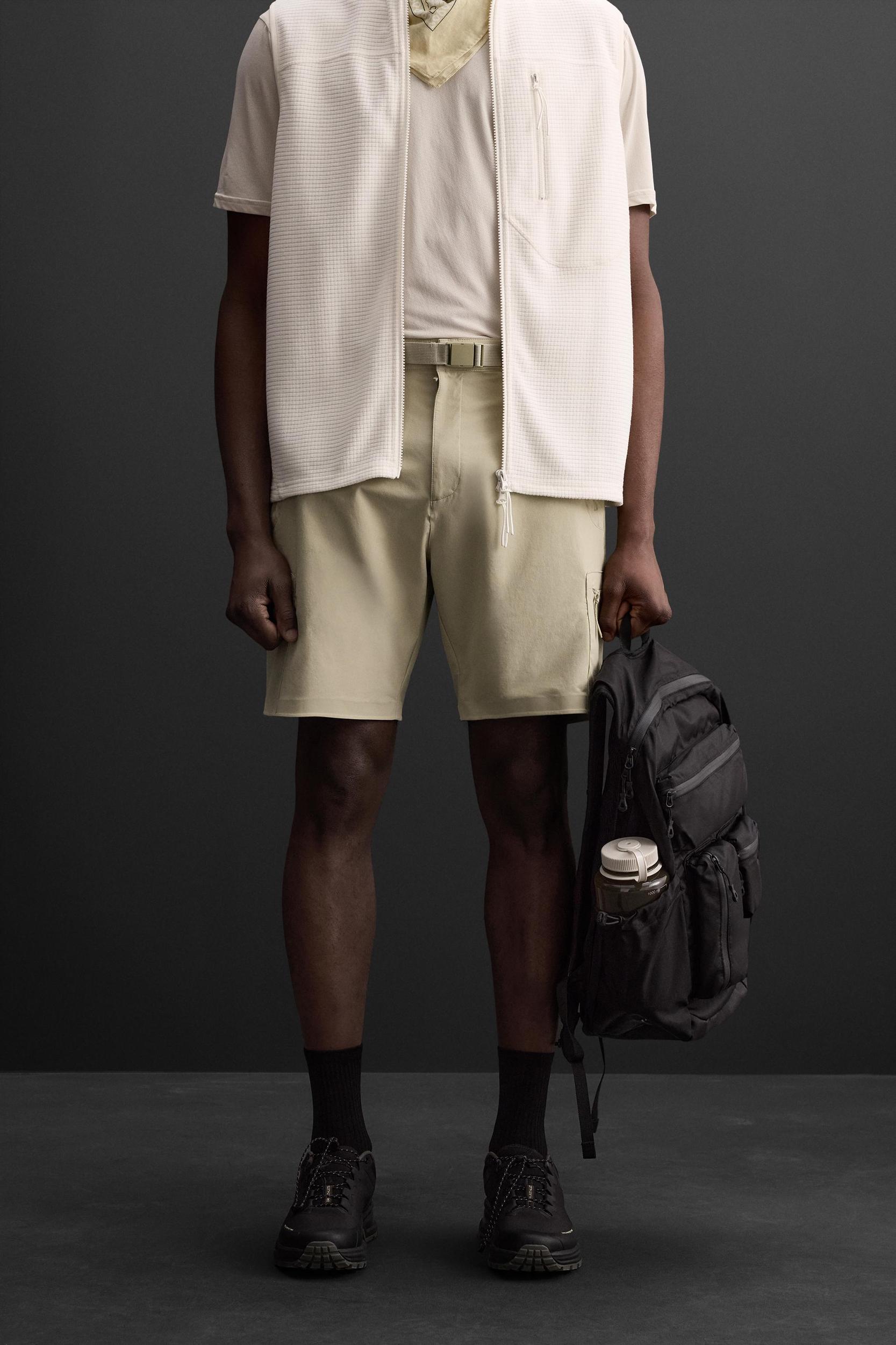 TECHNICAL CARGO SHORTS Product Image