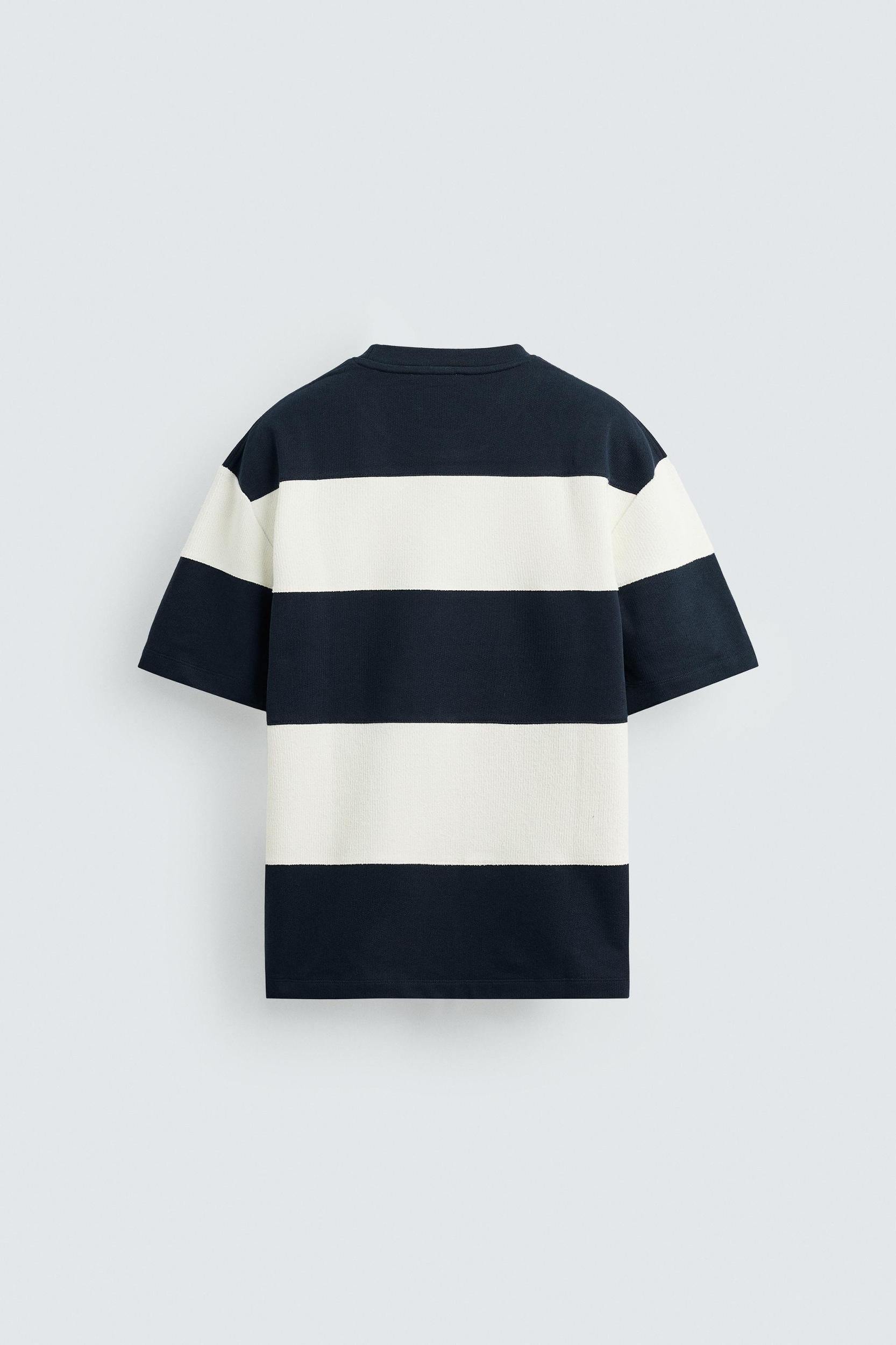 CONTRAST STRIPE SWEATSHIRT Product Image