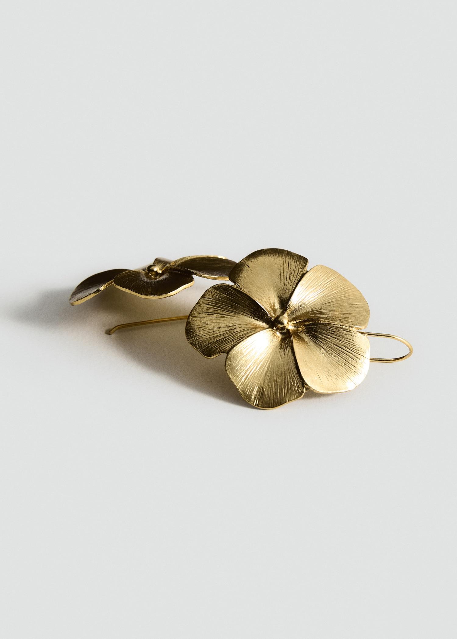 Flower-design earrings - Women | MANGO USA Product Image