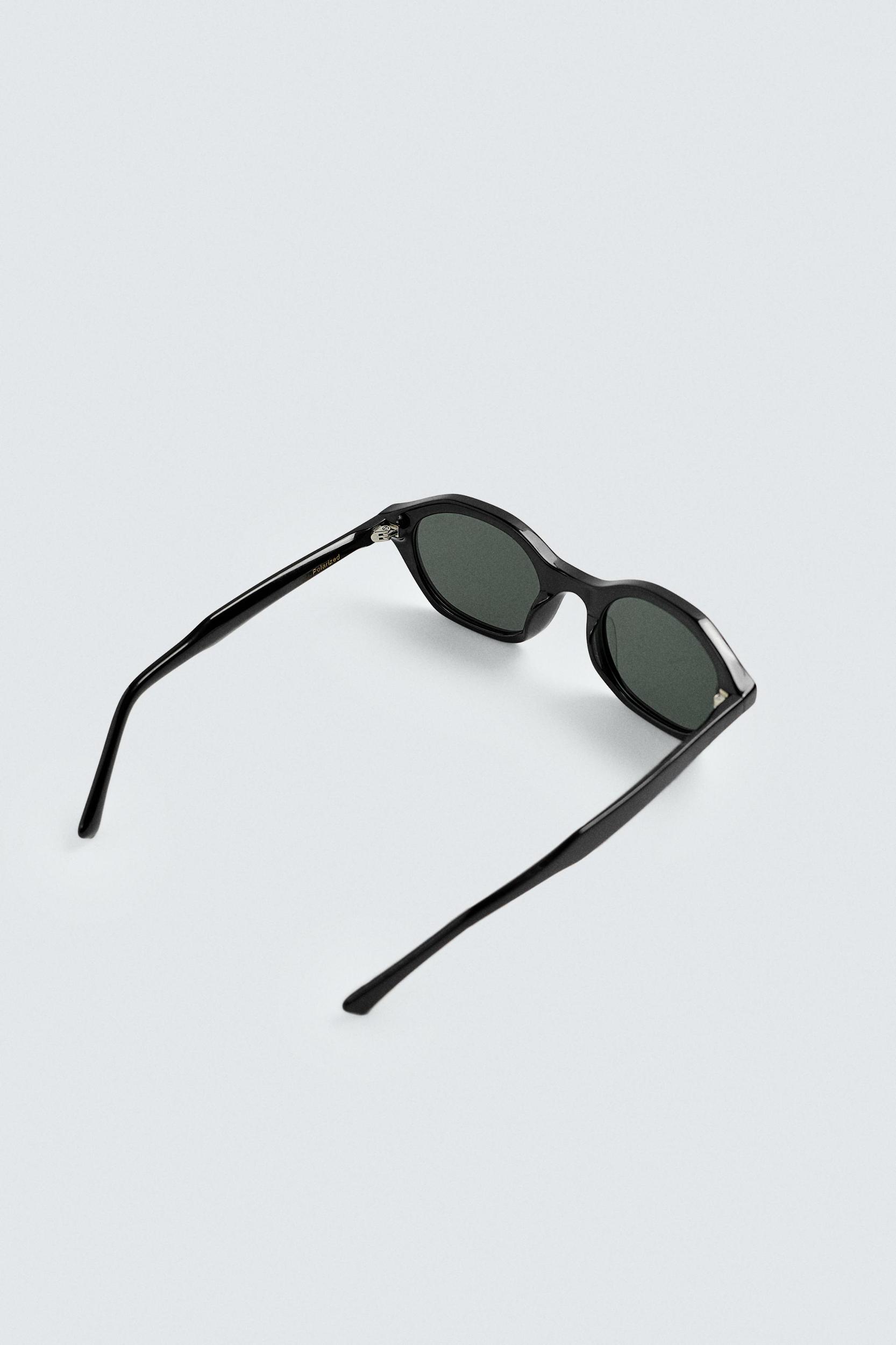 ROUND SUNGLASSES Product Image