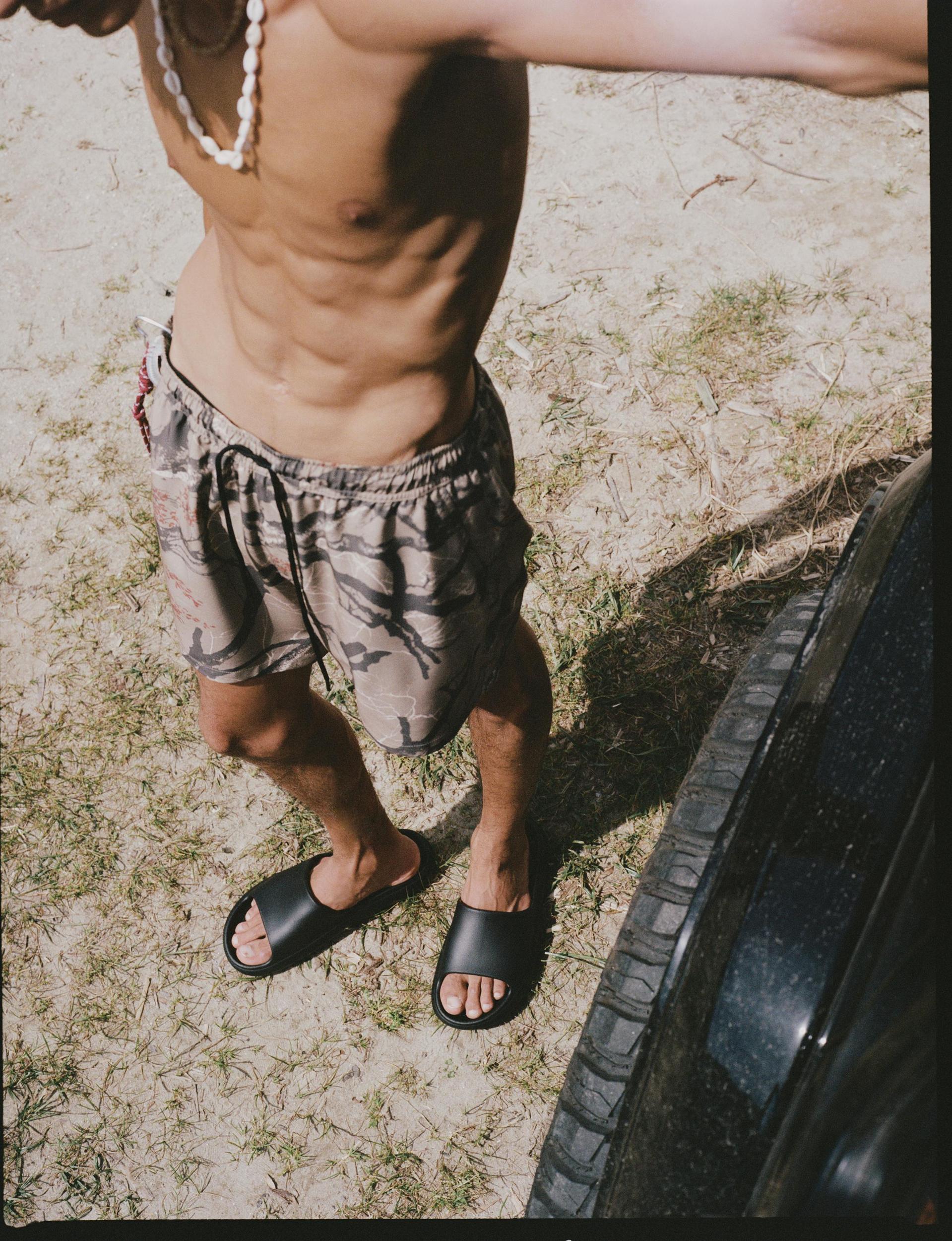 Rubberized sandals Product Image