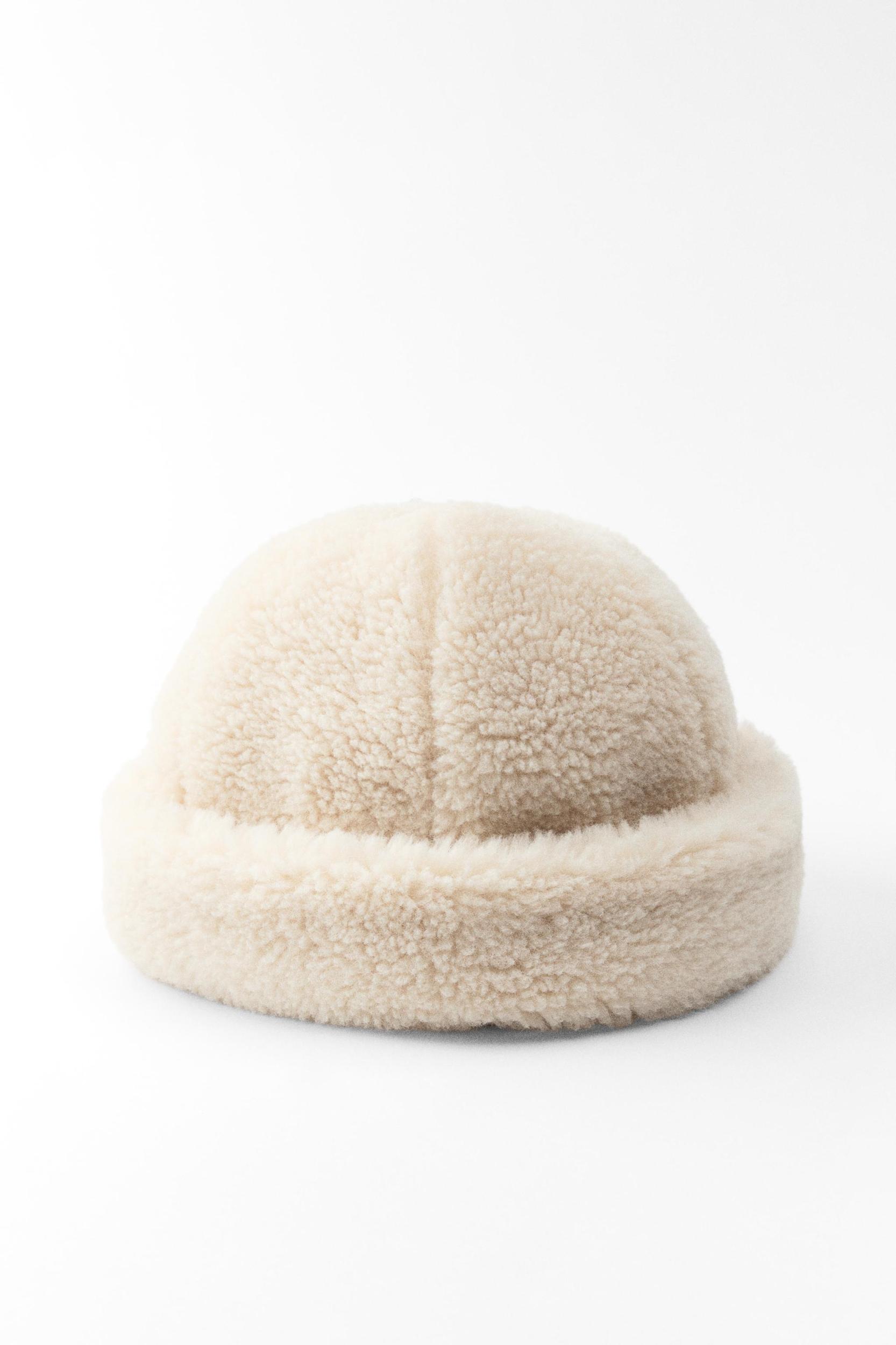 FLEECE HAT Product Image