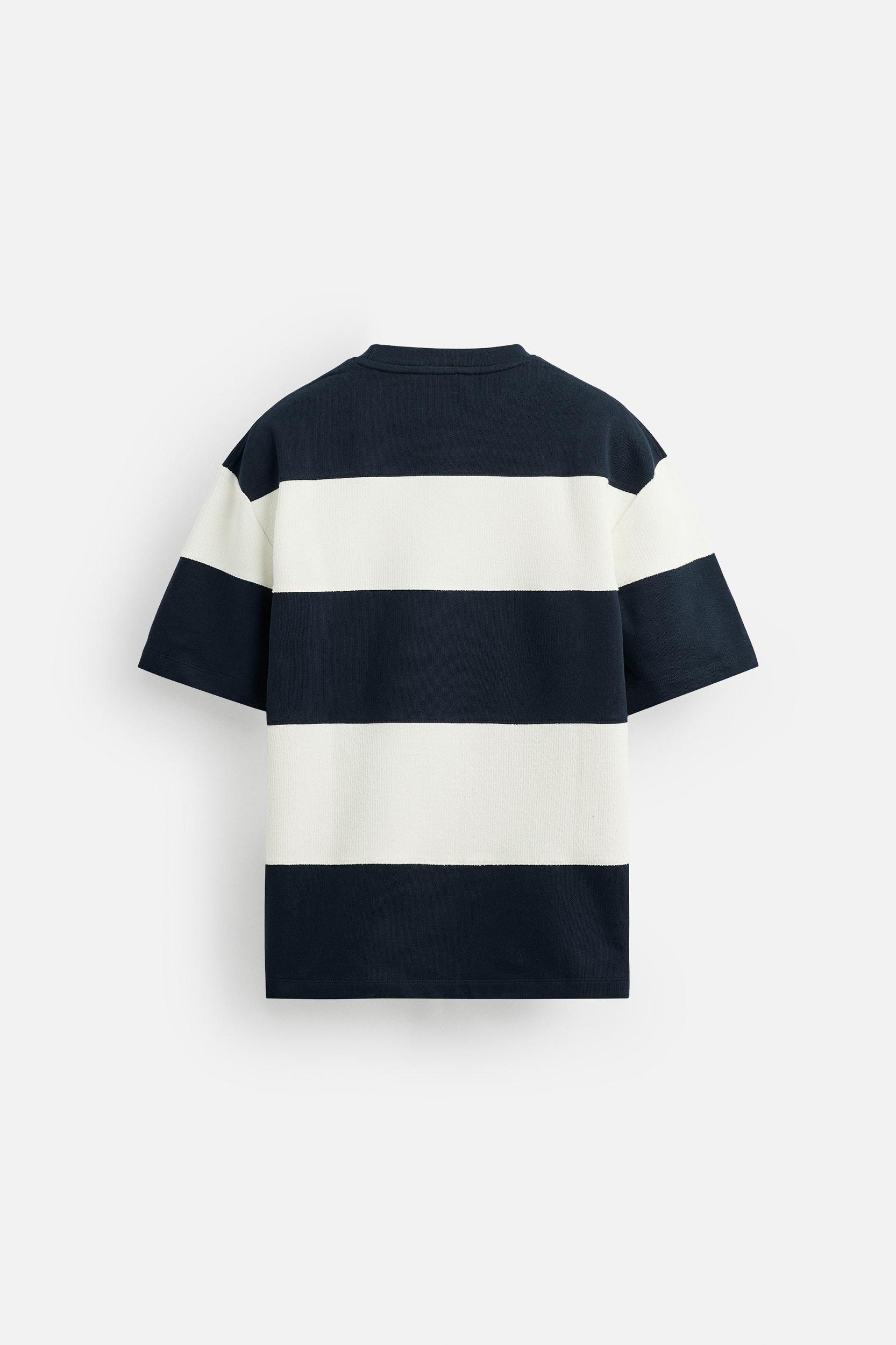 CONTRAST STRIPE SWEATSHIRT Product Image