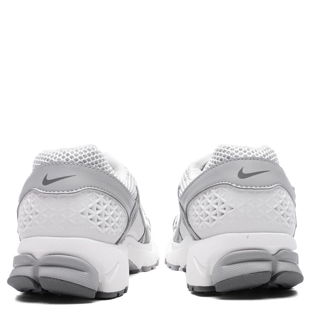 Zoom Vomero 5 - Summit White/Metallic silver Male Product Image