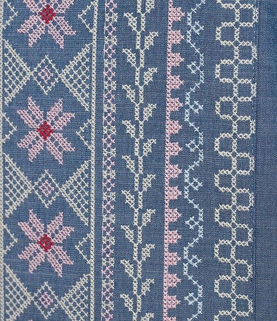 Calessa Petite Size Split V-Neck Short Sleeve Embroidered Tunic Product Image