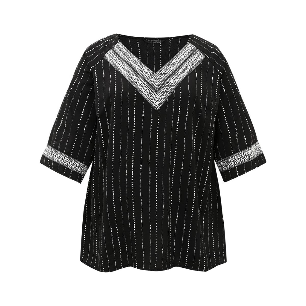 Plus Size BlackFlower Bandana Contrast Webbing Raglan Sleeve Blouse Women Vacation Elbow-length sleeve V-neck Vacation Blouses BloomChic 30/6X Product Image