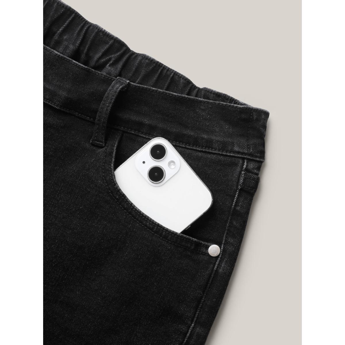 Plus Size Classic Cut Pocket Denim Shorts Women Denimblack Medium stretch Everyday-Casual Slanted pocket Denim Shorts BloomChic 22/3X Product Image