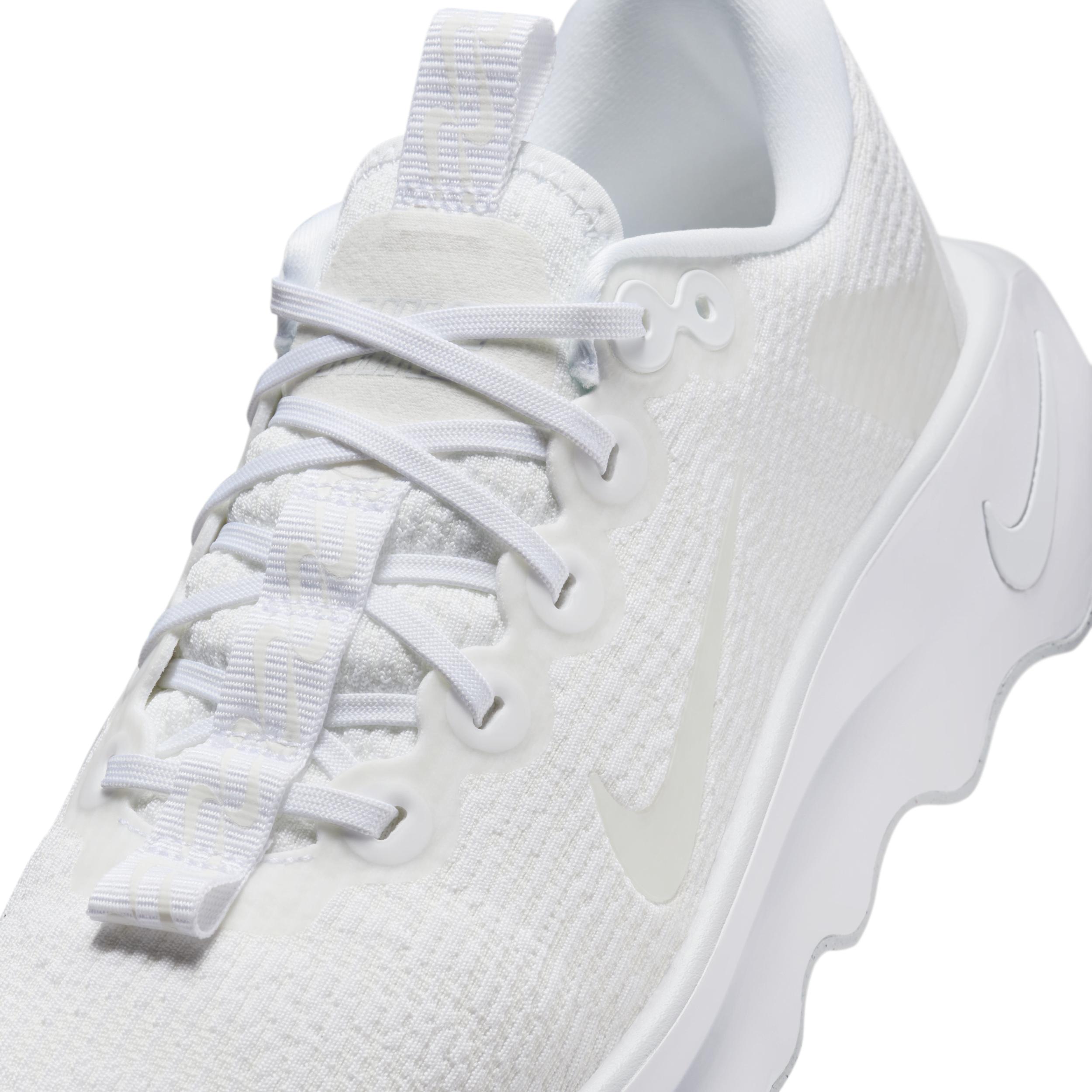 Nike Womens Motiva Walking Shoes | DV1238-106 Product Image