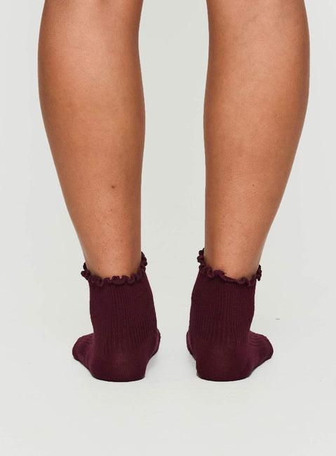 Ribbed Ruffle Socks Burgundy Product Image