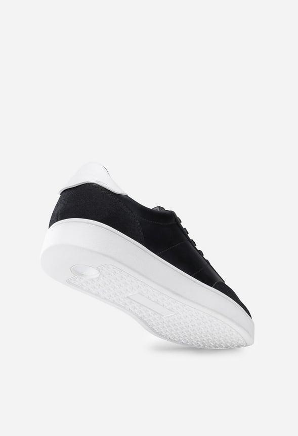 Men's Comfortable Low Top Sneaker Product Image