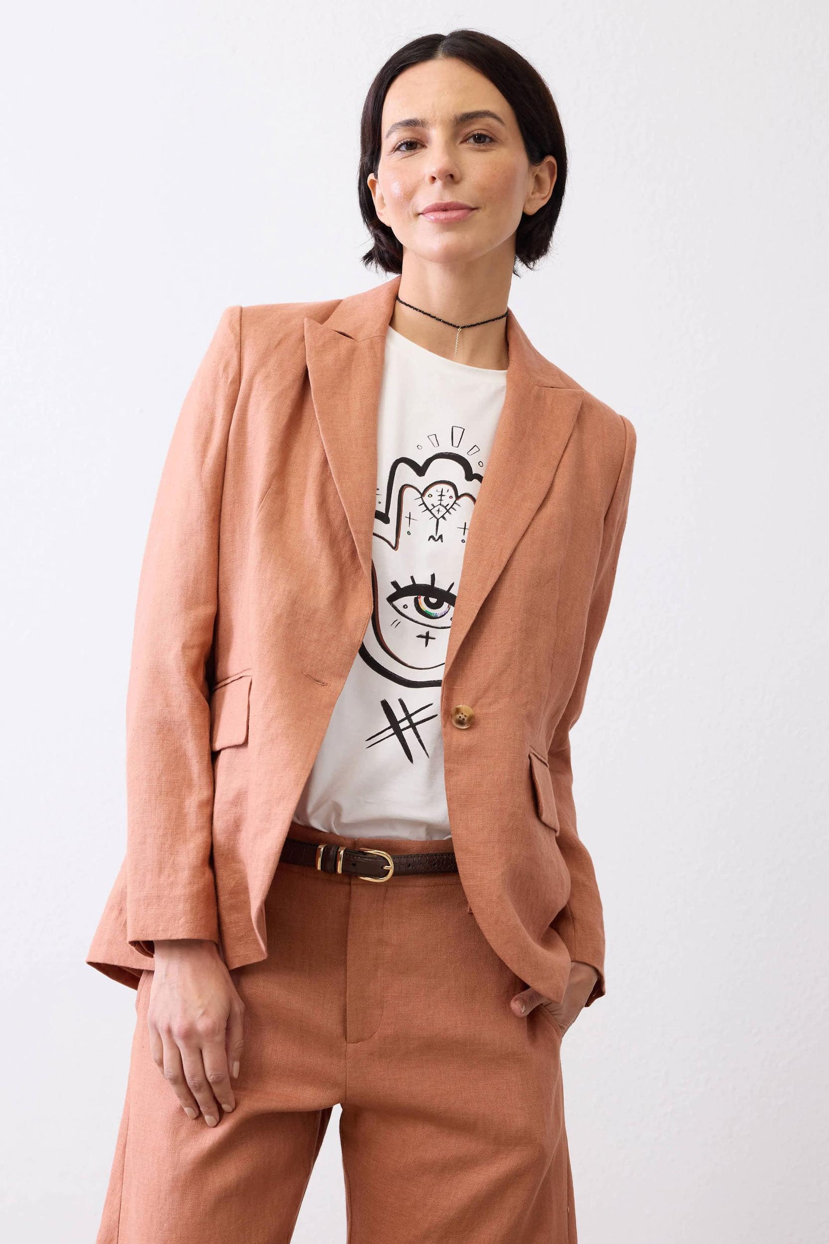 The Linen Classic Blazer That Upgrades You Product Image