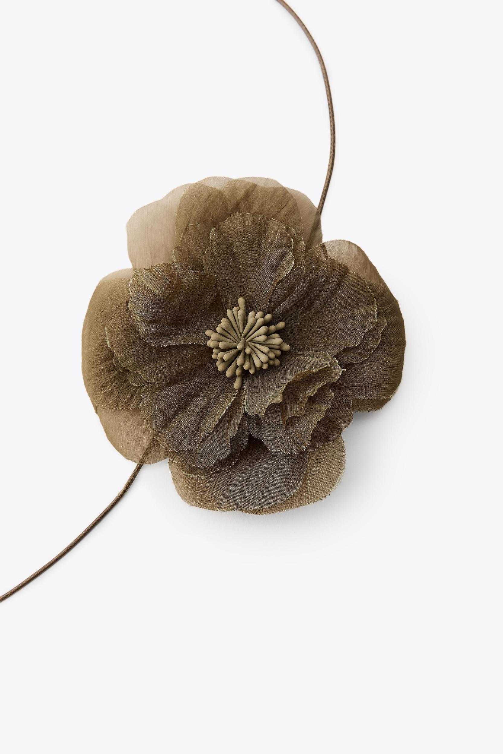 TULLE FLOWER NECK CORD Product Image