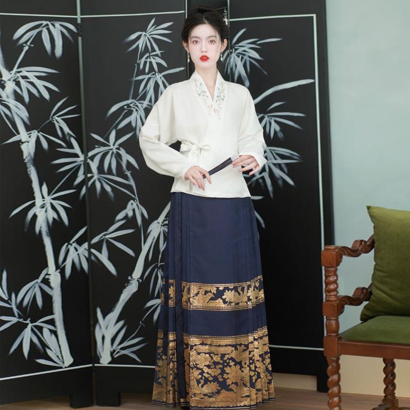 V-Neck Plain Blouse / Necklace / Mid Rise Hanfu Patterned Maxi A-Line Skirt Product Image