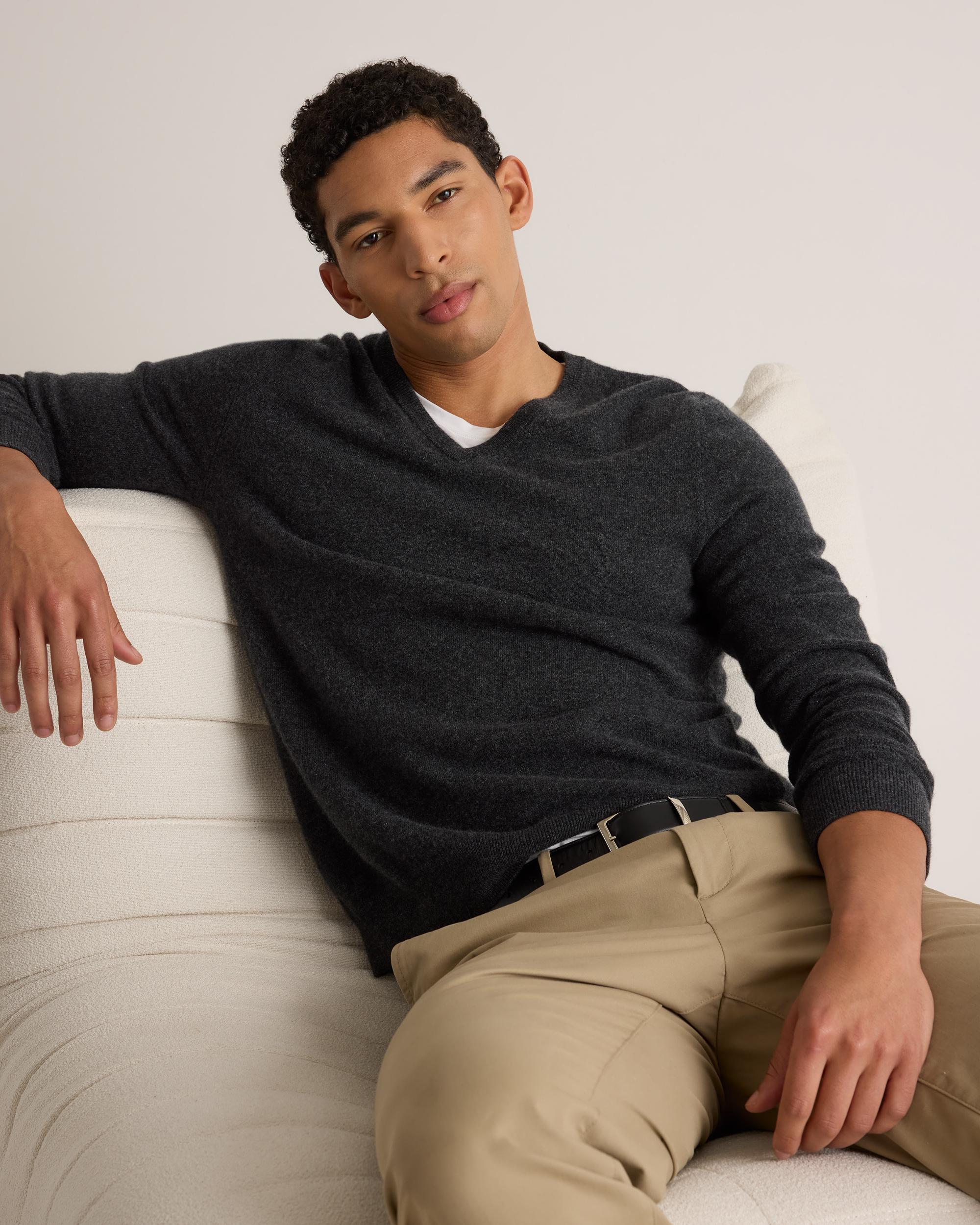 Quince | Men's Mongolian Cashmere V-Neck Sweater Product Image