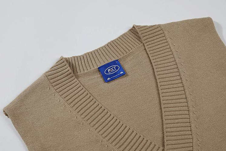 RT No. 3078 KNITTED V-NECK VEST Product Image