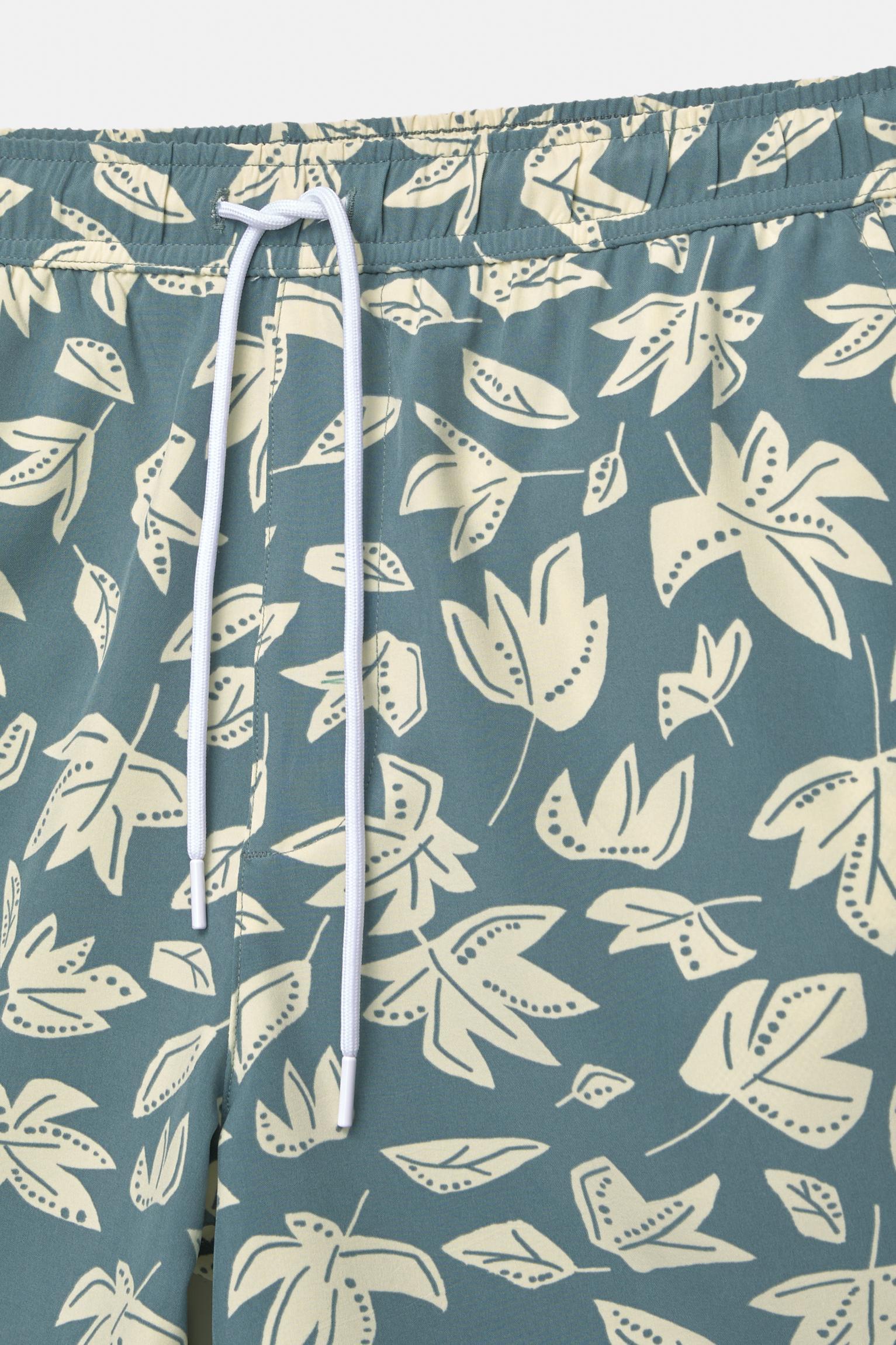 Leaf print board shorts Product Image