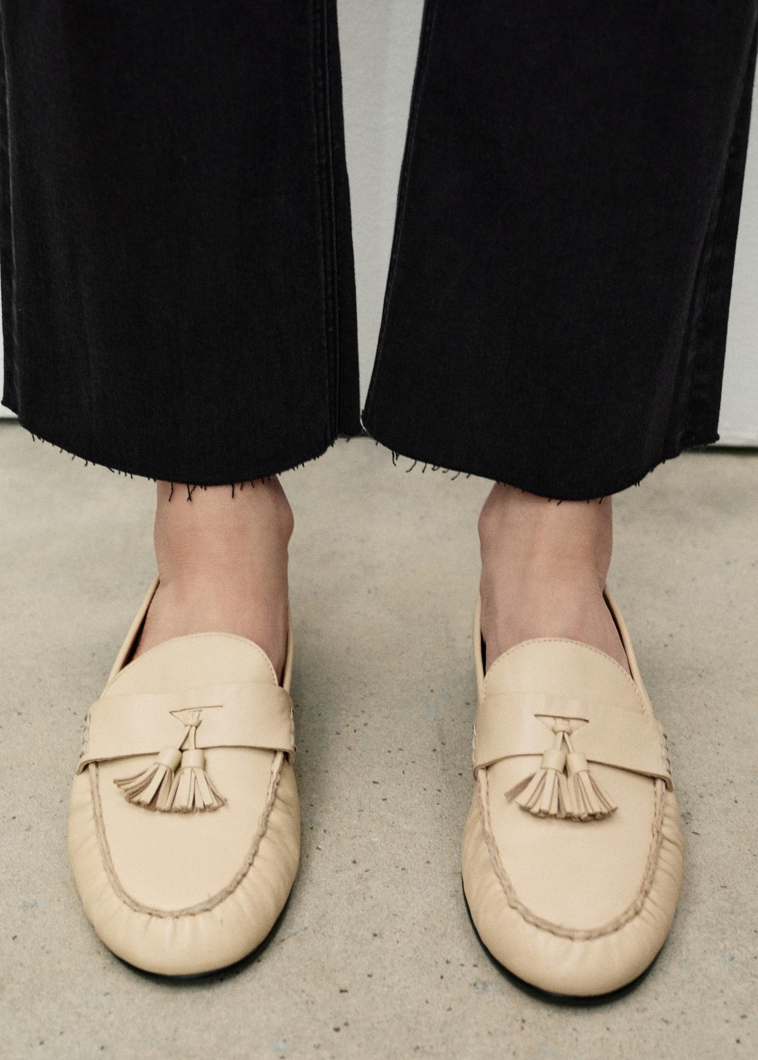 Sienna flared cropped jeans - Women | MANGO USA Product Image