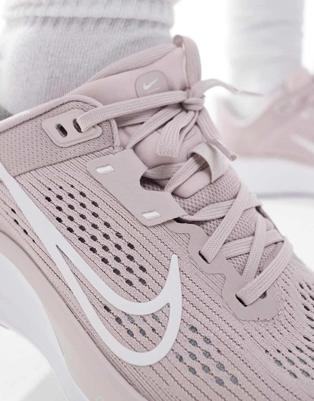 Nike Running Quest 6 sneakers in light pink and white Product Image