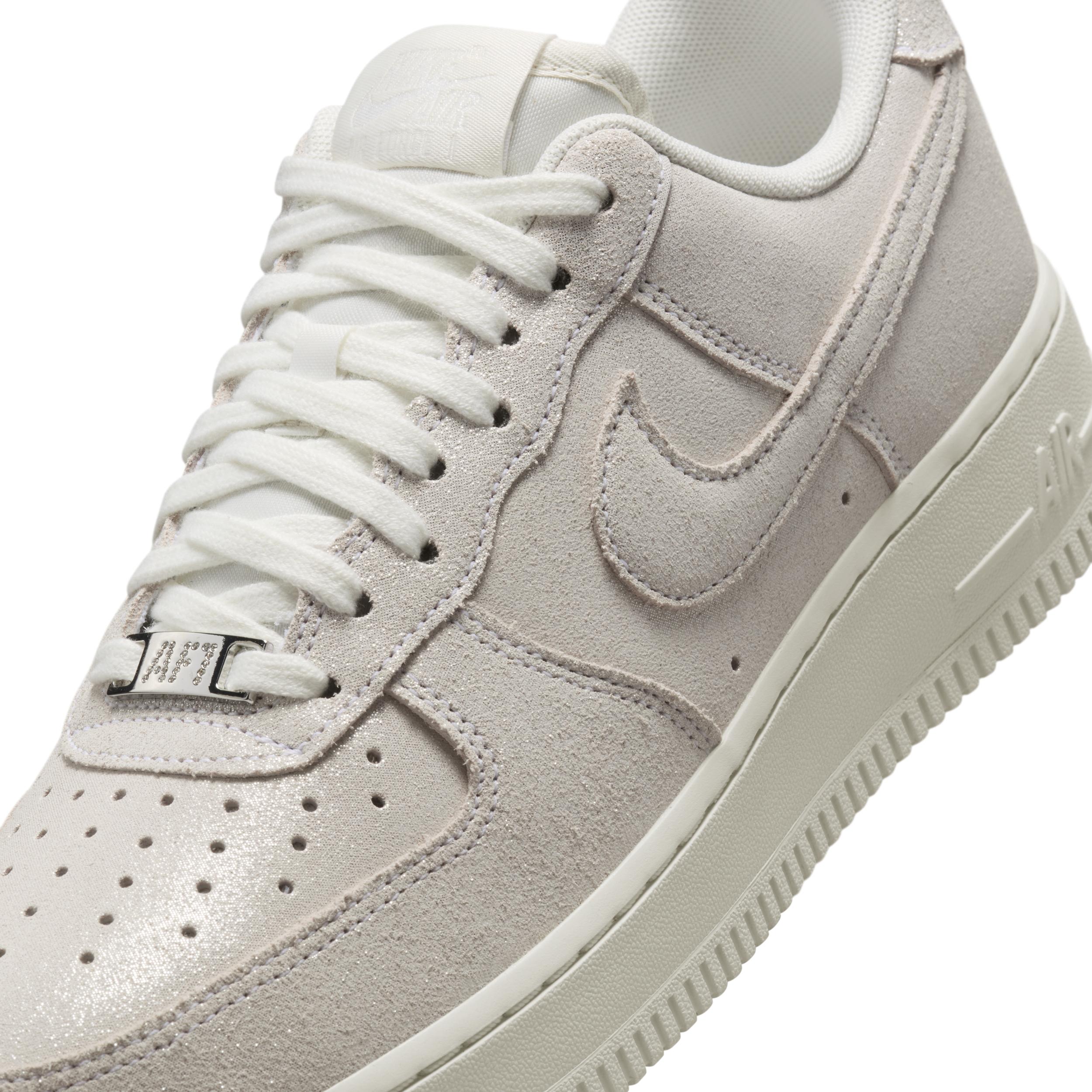 Nike Womens Air Force 1 07 SE Shoes | HQ3499-100 Product Image