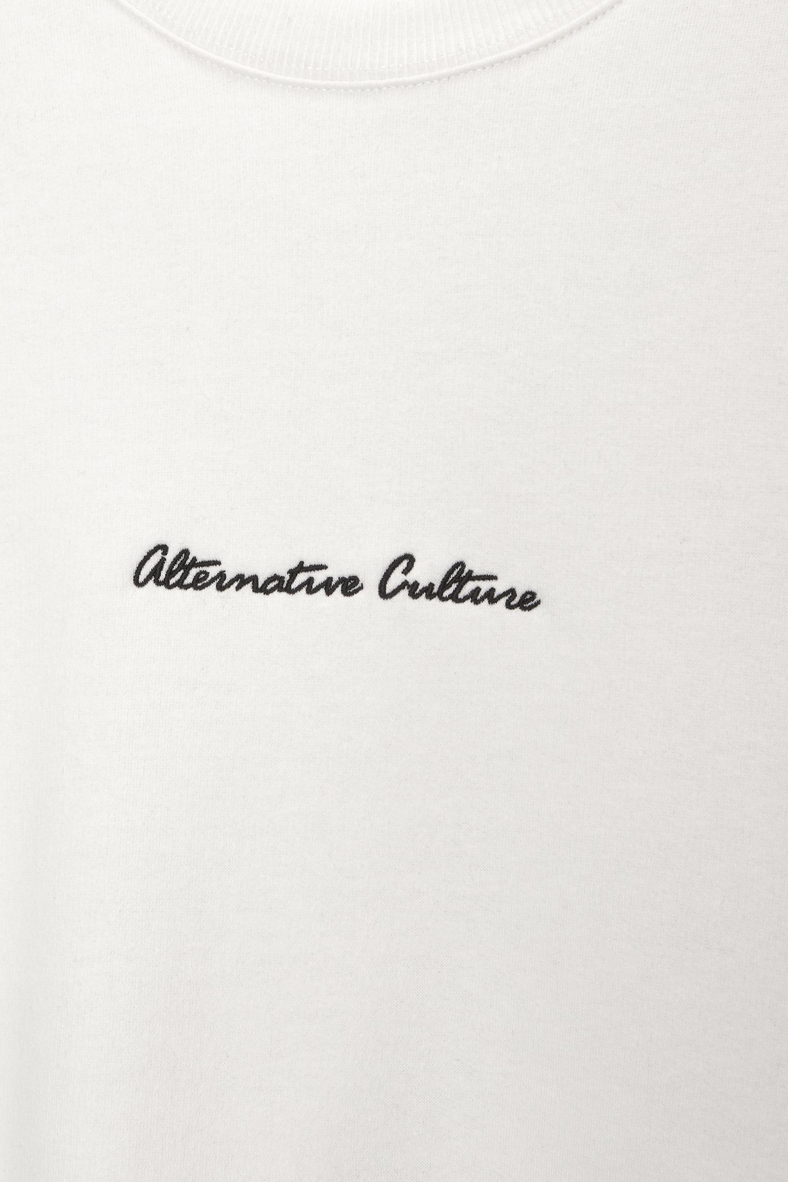 Boxy fit sweatshirt with tree on the back Product Image