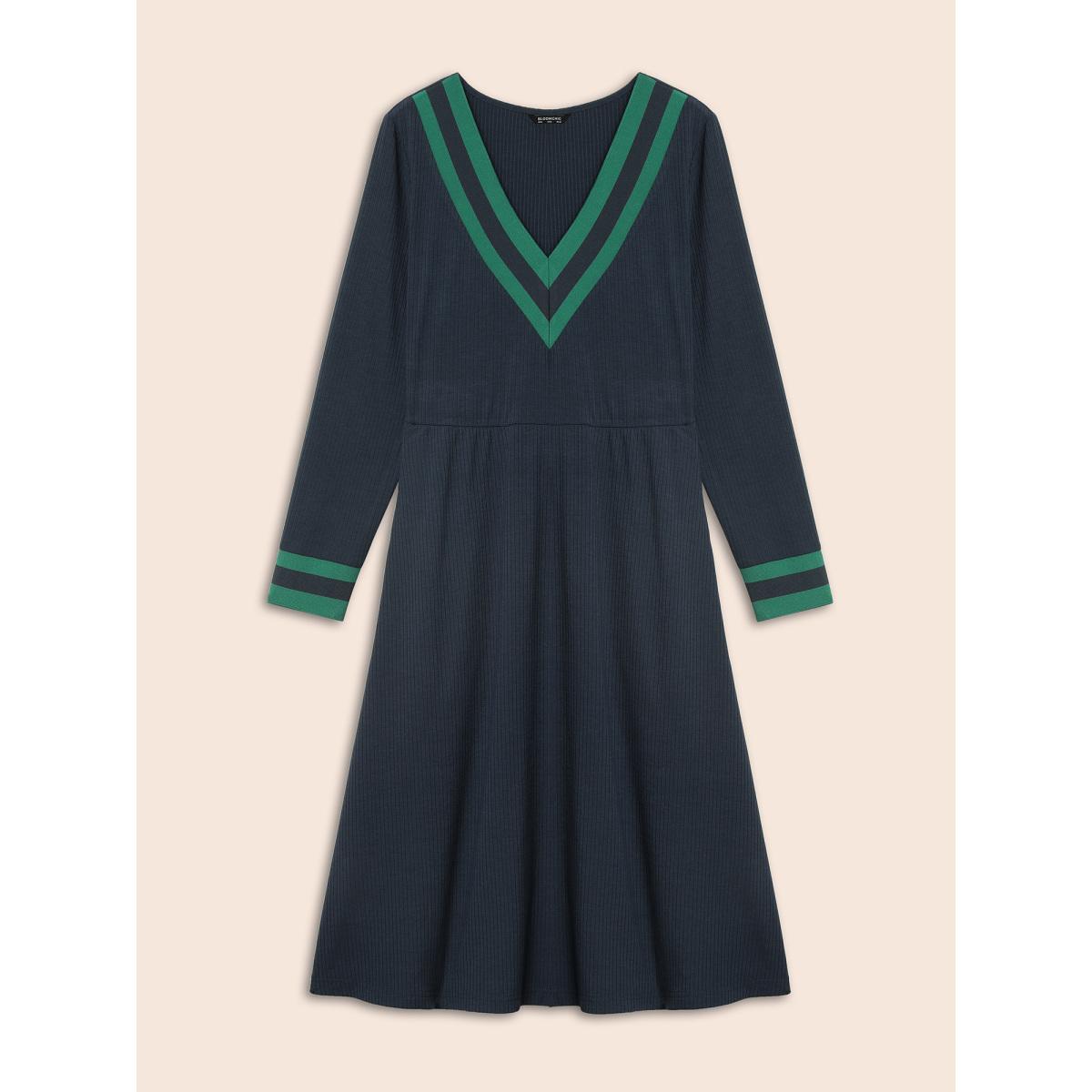 Plus Size Contrast Trim Elastic Waist Pocket Dress Midnight Women Leisure Texture V-neck Long Sleeve Curvy BloomChic 10/M Product Image