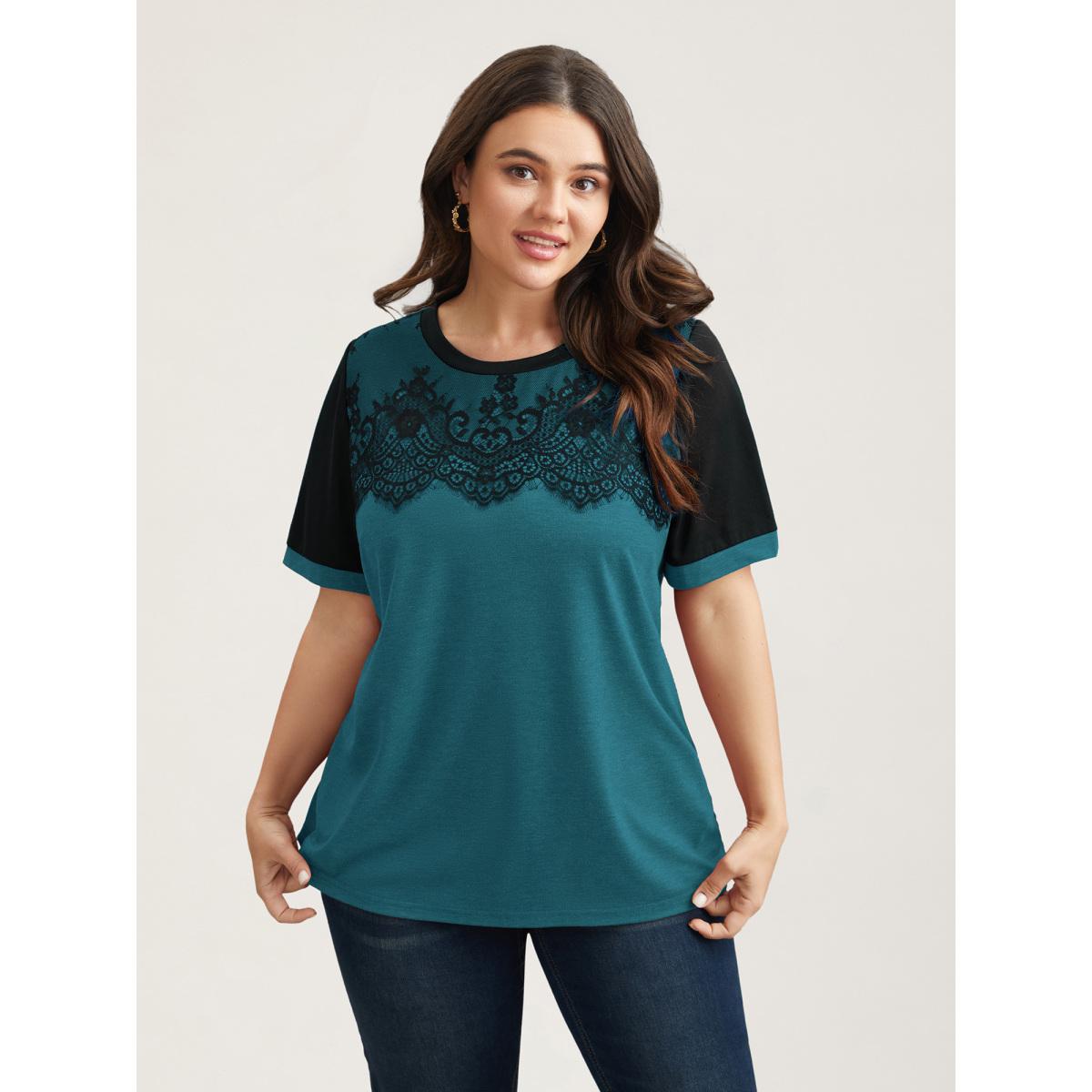 Plus Size Stretchy Scalloped Lace Color Contrast T-Shirt Aegean Women Timeless Contrast Round Neck Elegant T-shirts BloomChic 26/4X Product Image