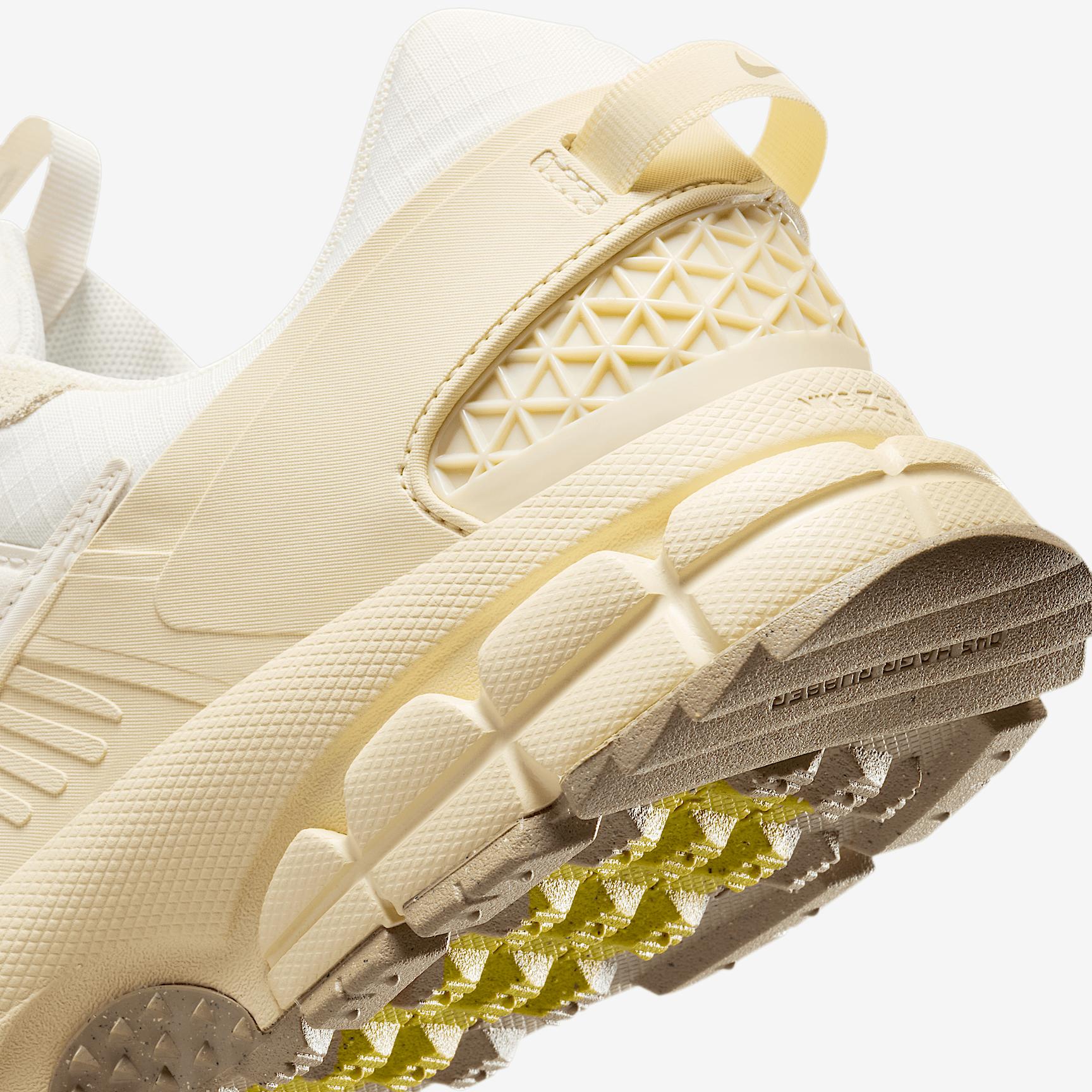 Mens Nike Zoom Vomero Roam Casual Shoes Product Image