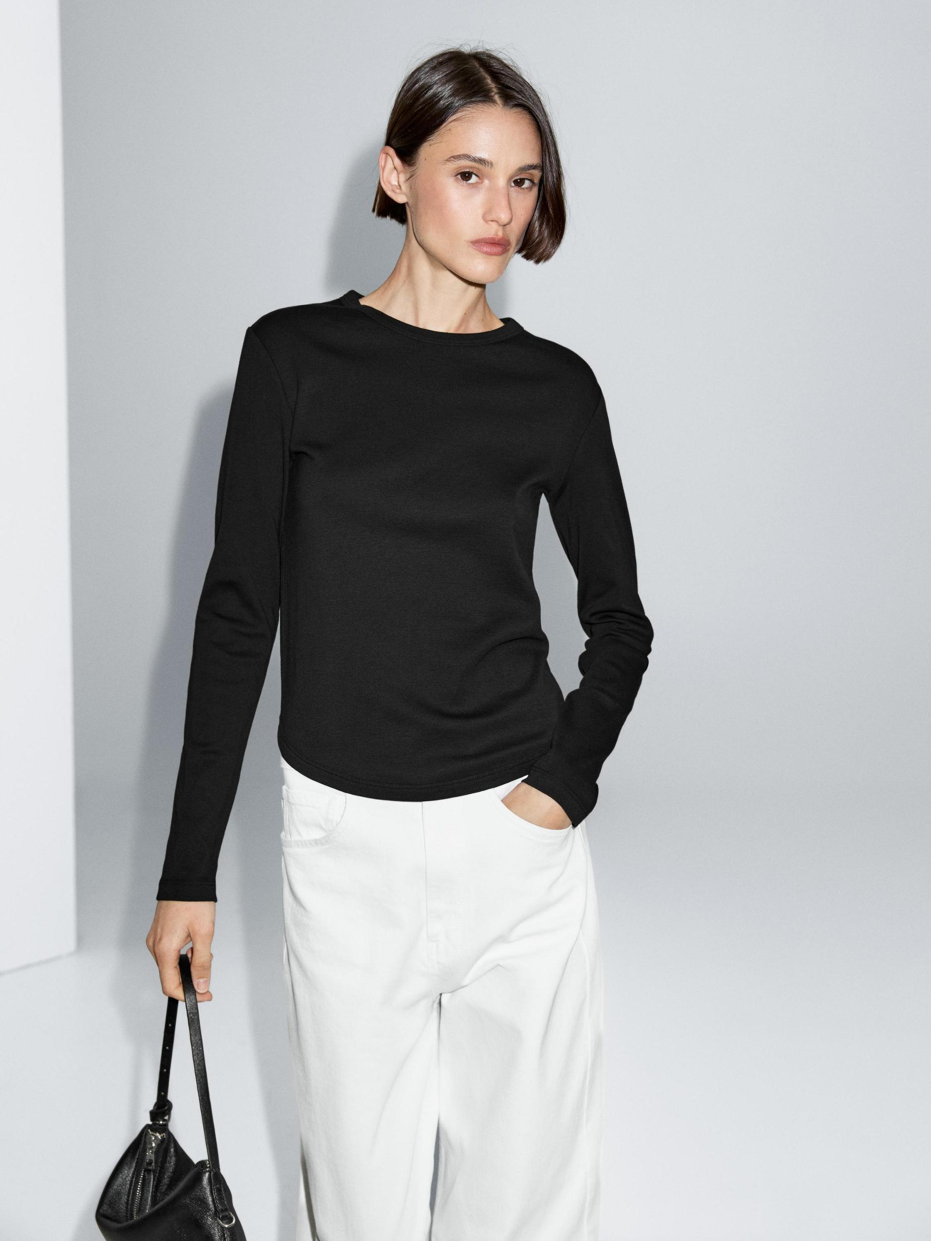 Long sleeve T-shirt with rounded hem Product Image