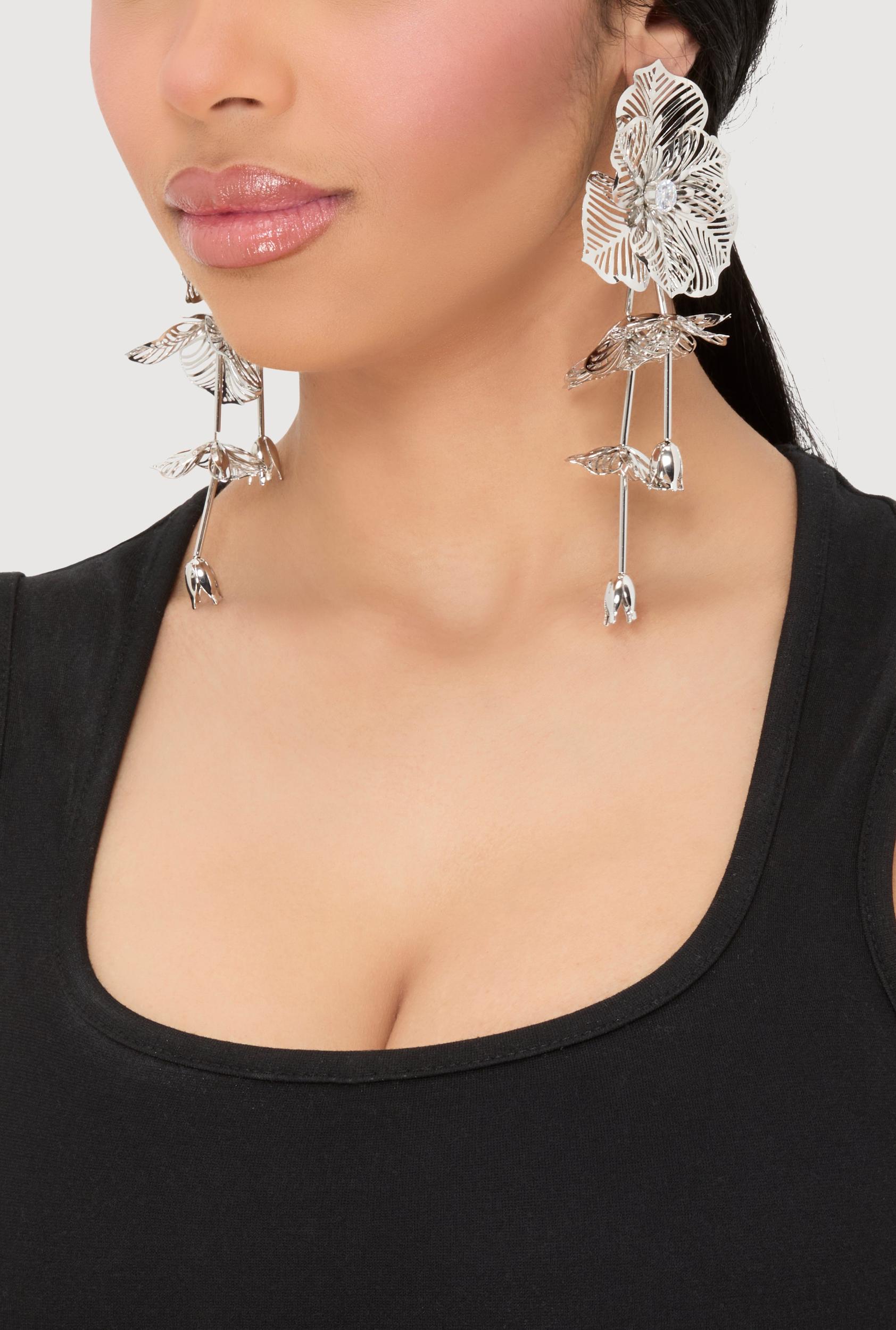 Wavy Metallic Drop Earrings Male Product Image