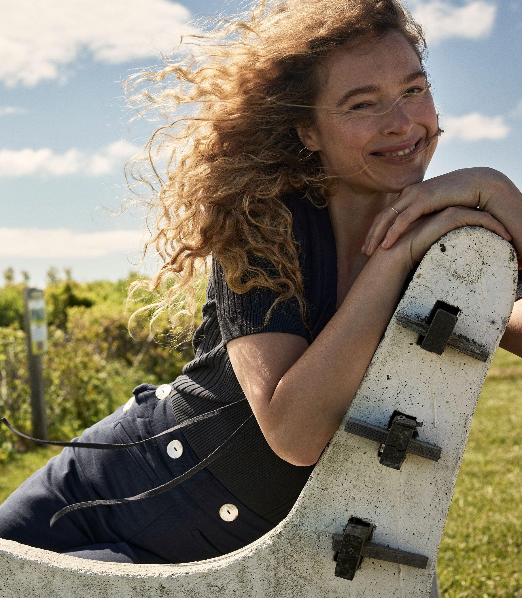 GLENNE PANT -- NAVY Product Image