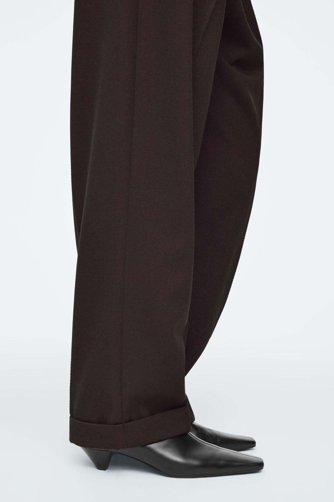 SQUARE-TOE LEATHER ANKLE BOOTS Product Image