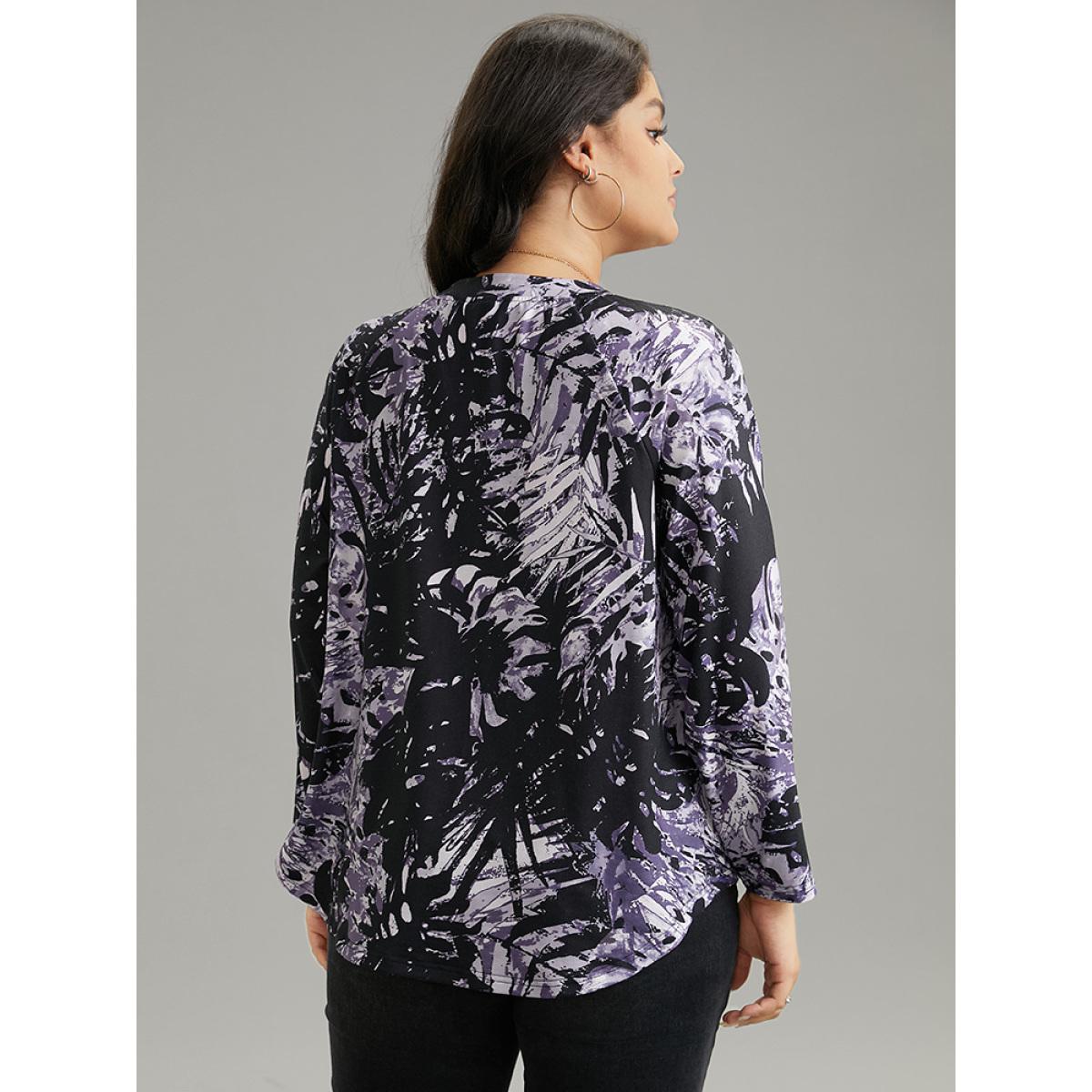 Plus Size Tie Dye Curved Hem T-shirt Black Women Casual Printed Silhouette Floral Print Round Neck Dailywear T-shirts BloomChic 30/6X Product Image