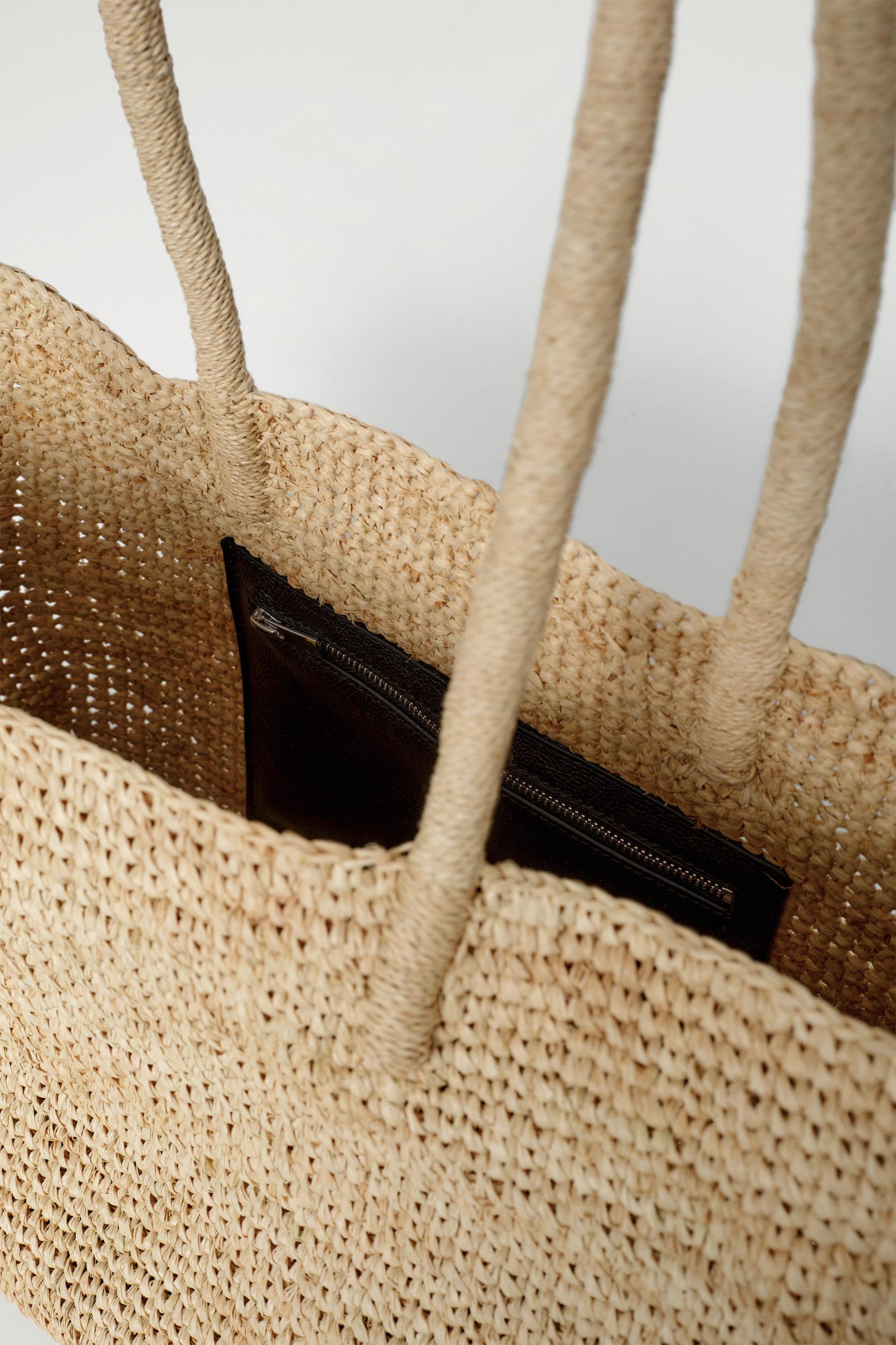 HAND-WOVEN TOTE BAG - RAFFIA Product Image